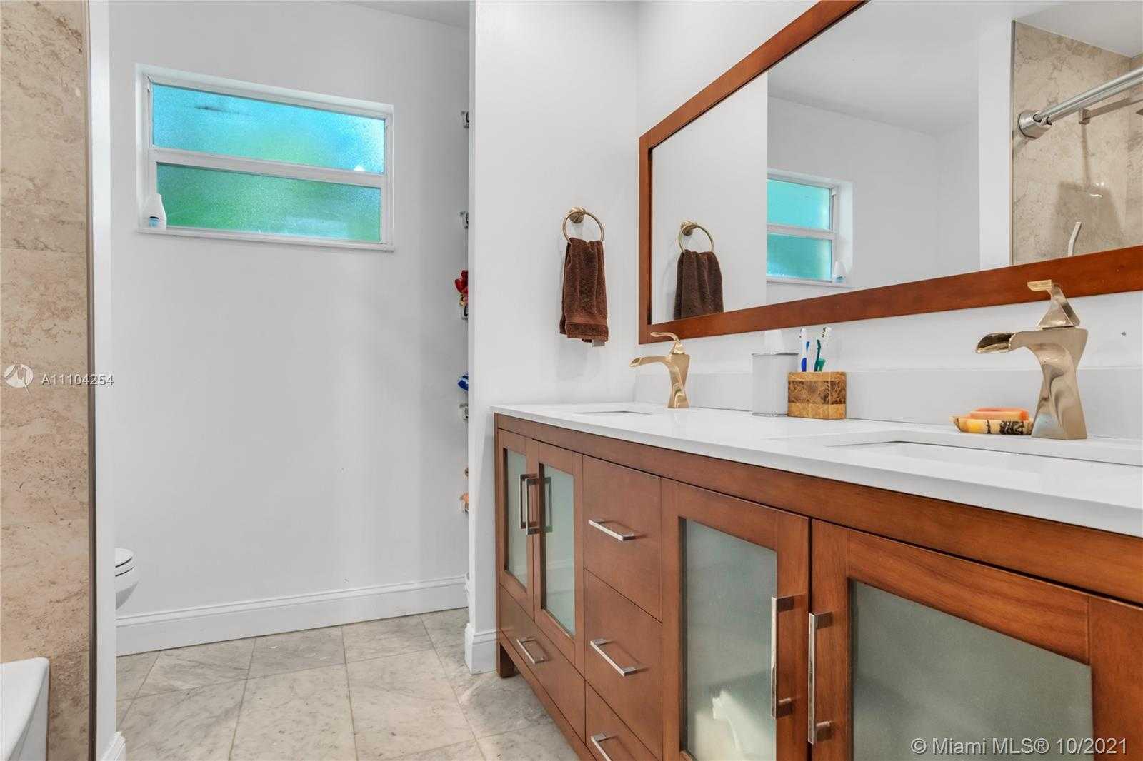 Small Image of 1029 WASHINGTON ST, Hollywood Number 22