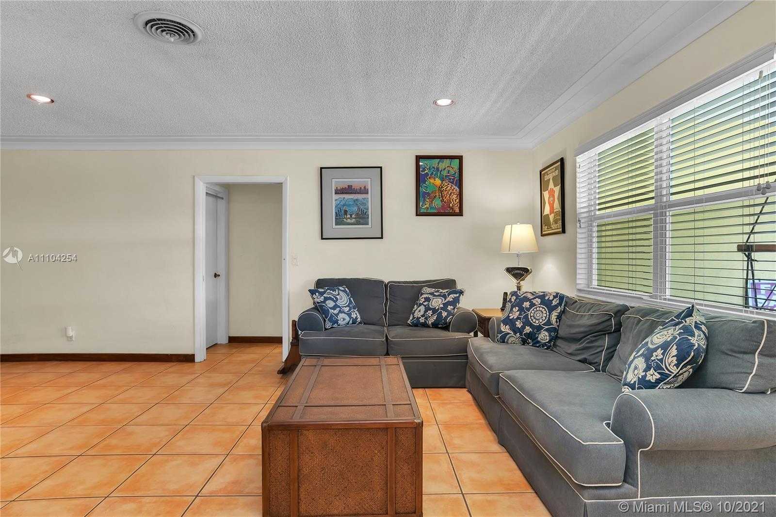 Small Image of 1029 WASHINGTON ST, Hollywood Number 5