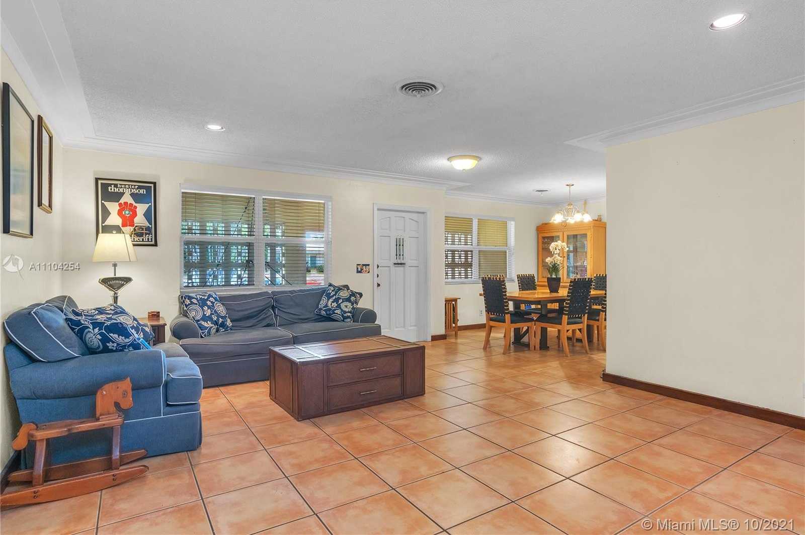 Small Image of 1029 WASHINGTON ST, Hollywood Number 8