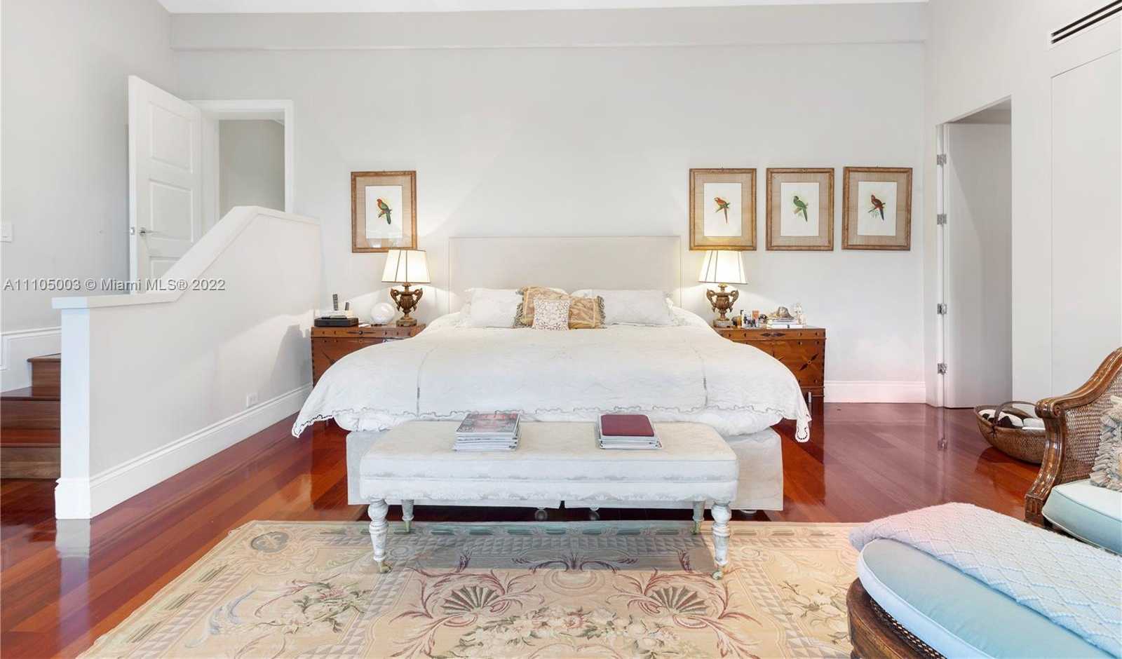 Small Image of 5724 RIVIERA DR, Coral Gables Number 12