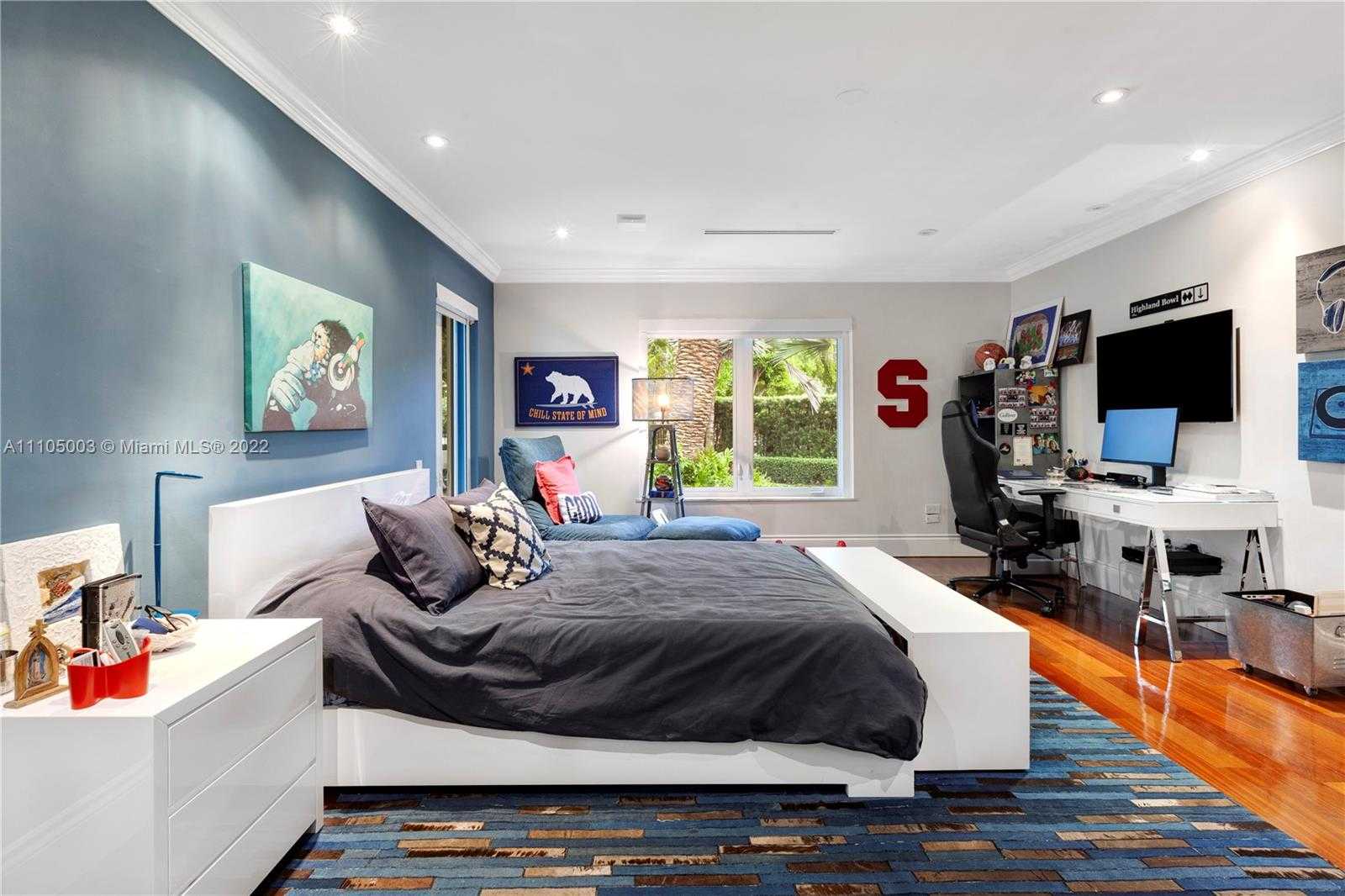 Small Image of 5724 RIVIERA DR, Coral Gables Number 15
