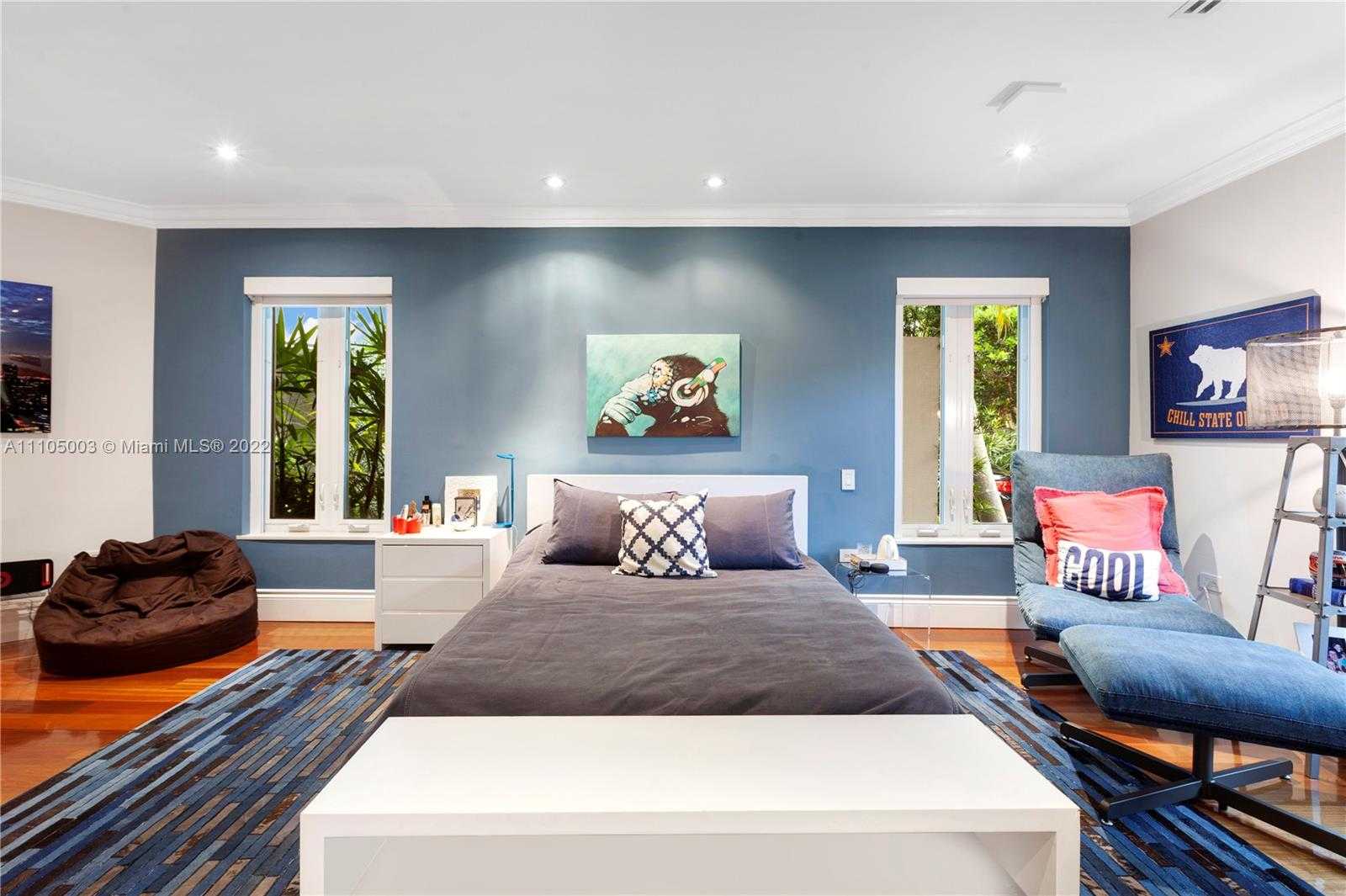 Small Image of 5724 RIVIERA DR, Coral Gables Number 16