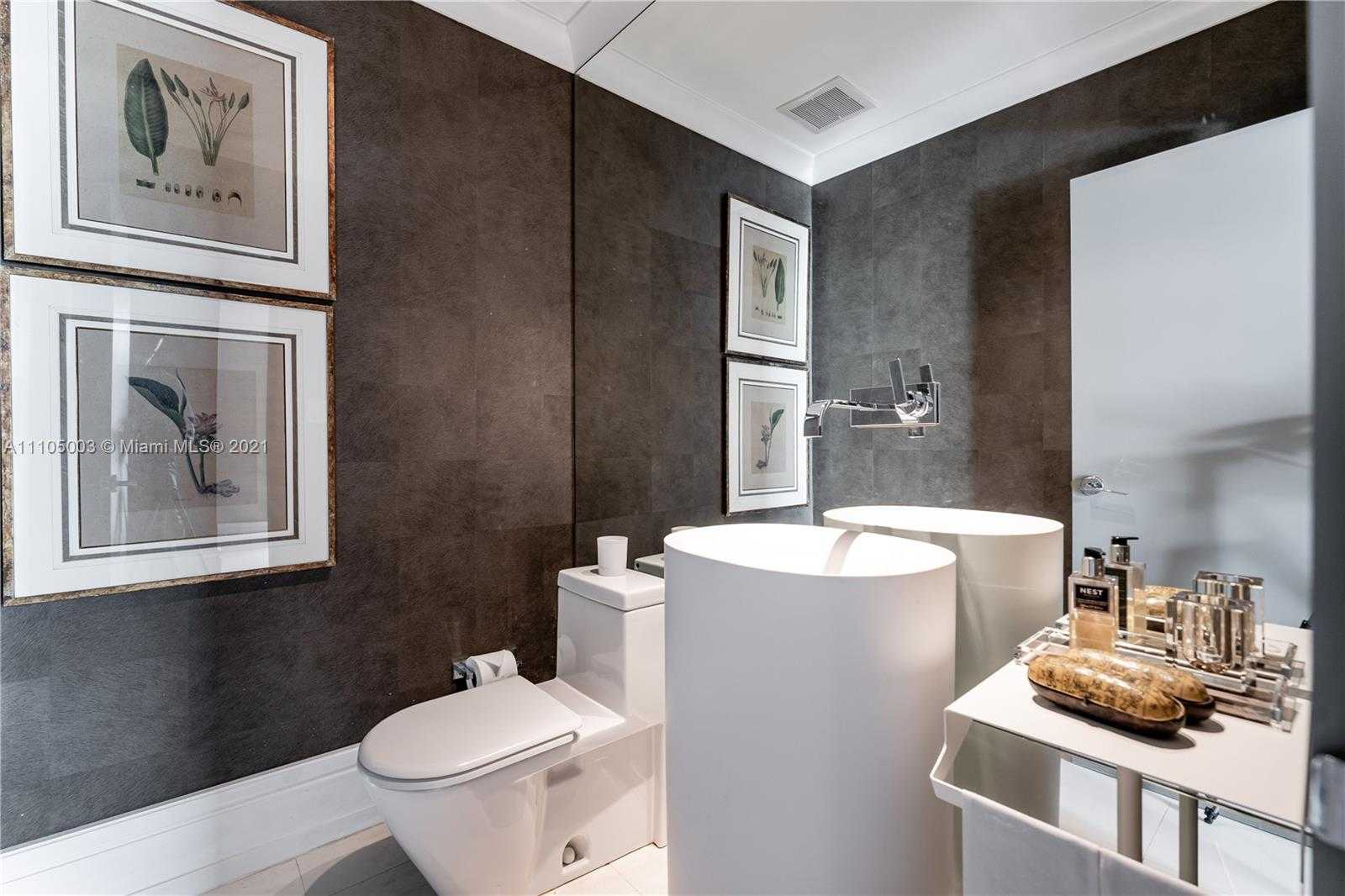 Small Image of 5724 RIVIERA DR, Coral Gables Number 18