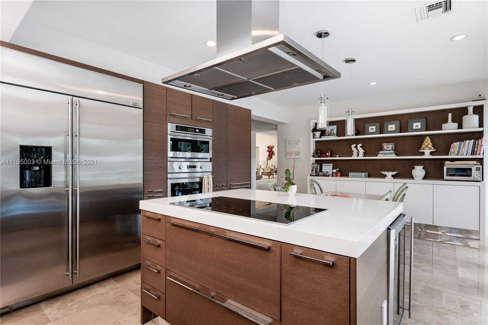 Small Image of 5724 RIVIERA DR, Coral Gables Number 19