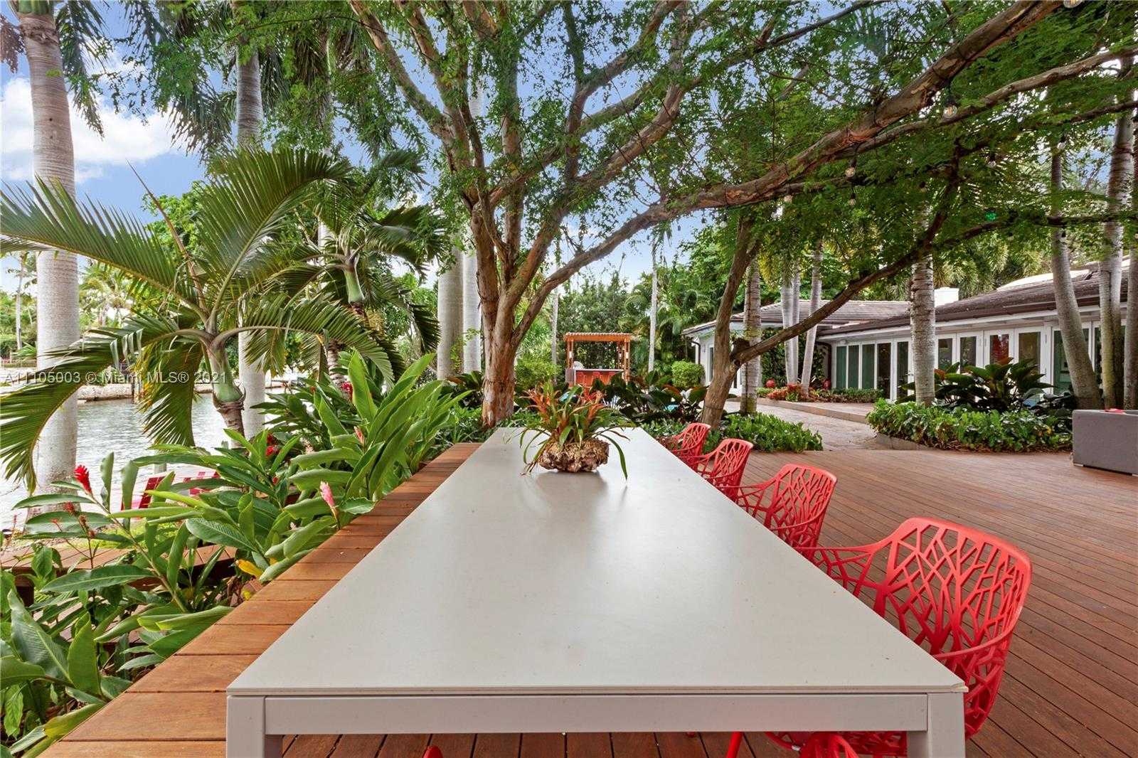 Small Image of 5724 RIVIERA DR, Coral Gables Number 24