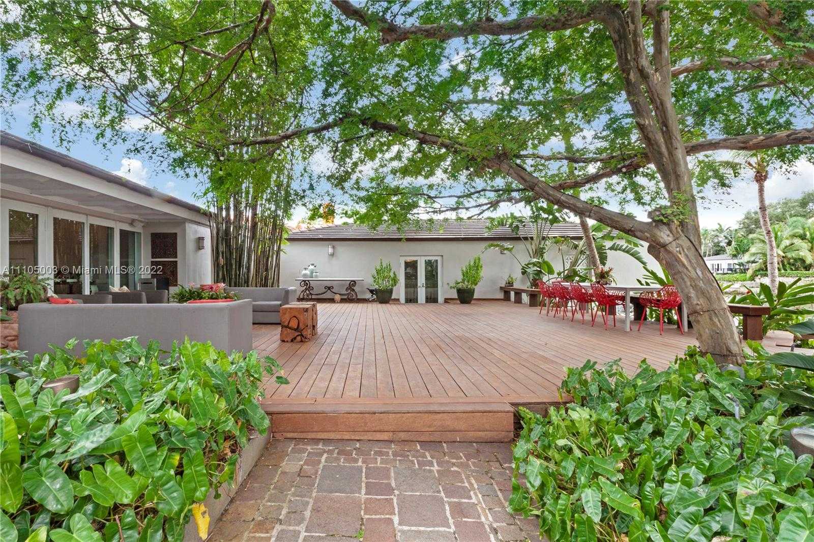 Small Image of 5724 RIVIERA DR, Coral Gables Number 26
