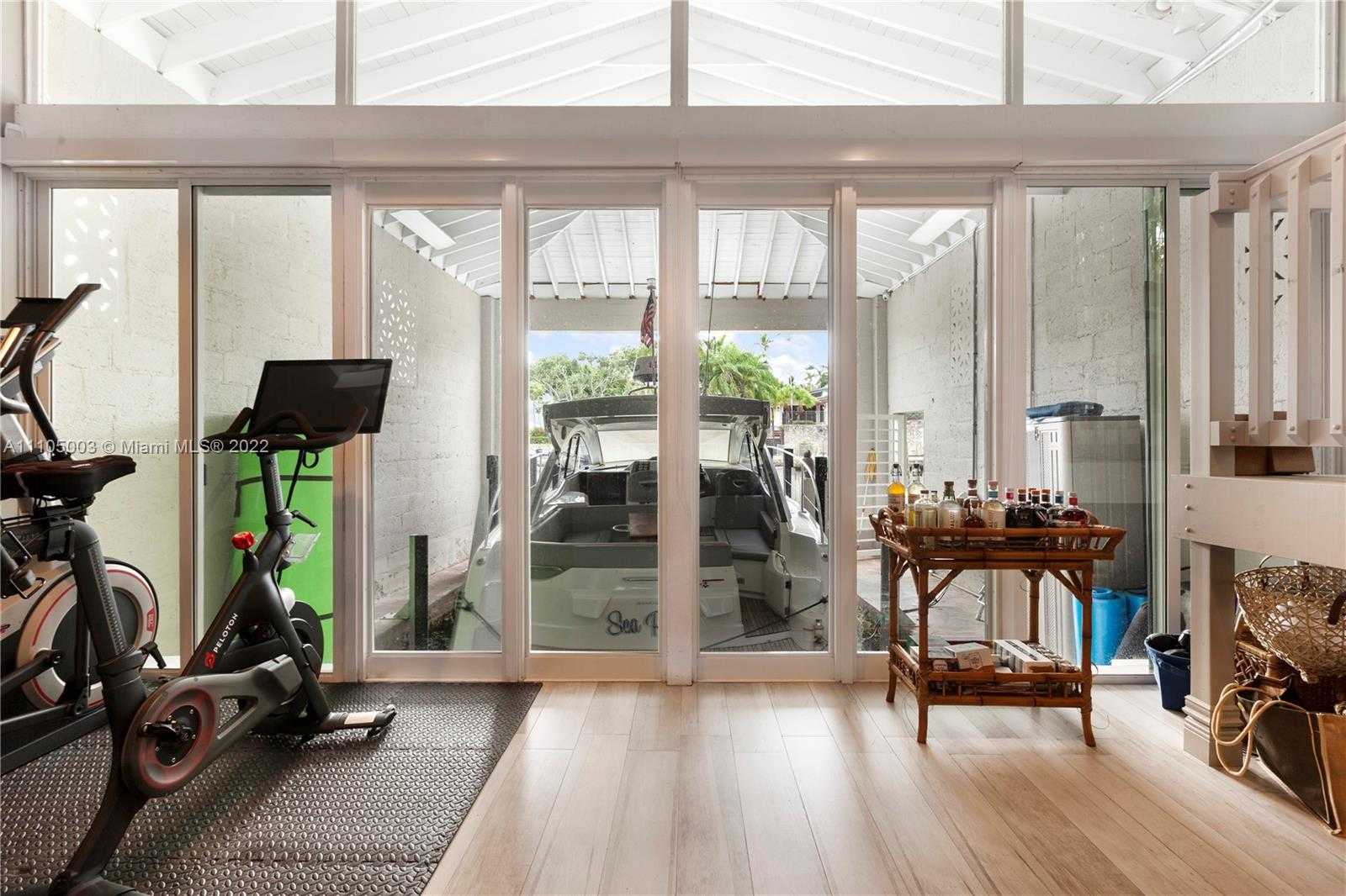 Small Image of 5724 RIVIERA DR, Coral Gables Number 27