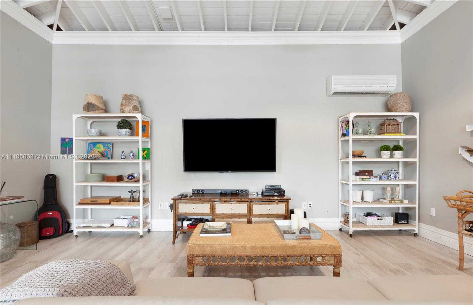 Small Image of 5724 RIVIERA DR, Coral Gables Number 28