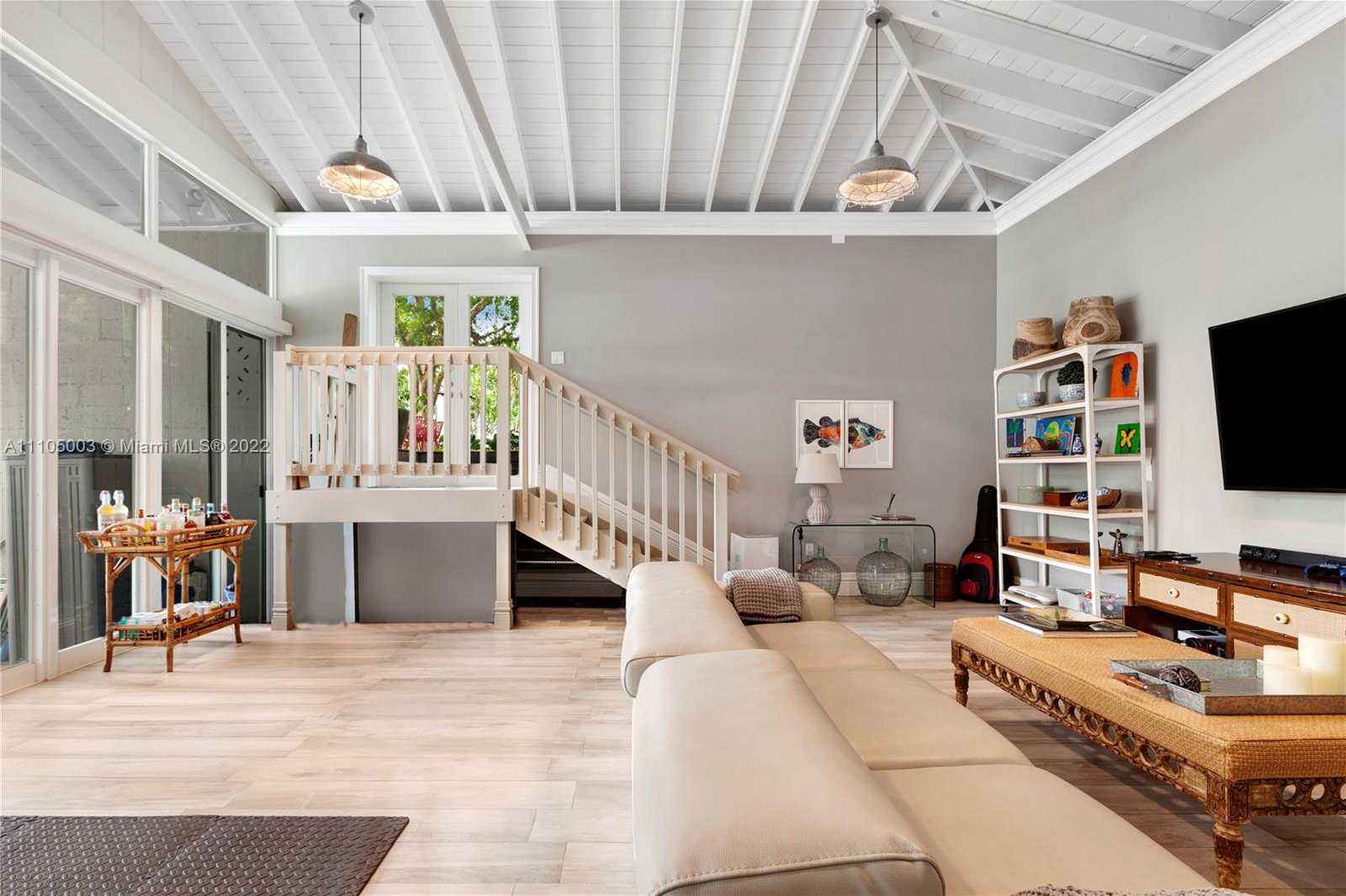 Small Image of 5724 RIVIERA DR, Coral Gables Number 29