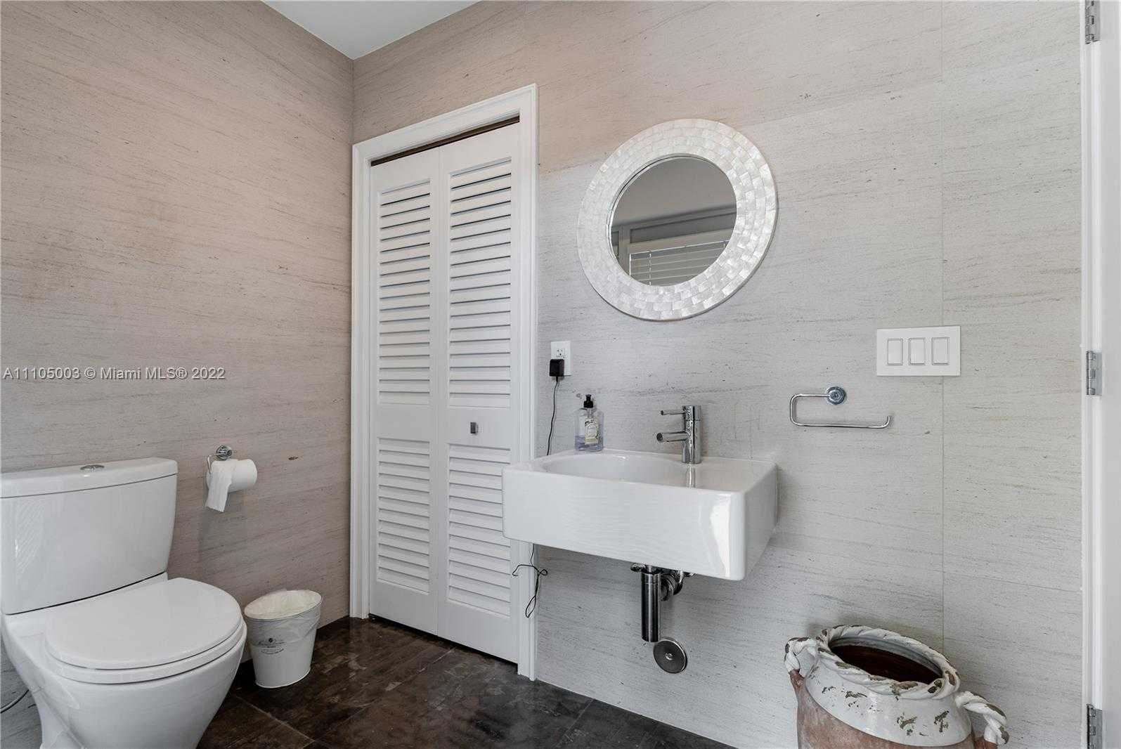 Small Image of 5724 RIVIERA DR, Coral Gables Number 30