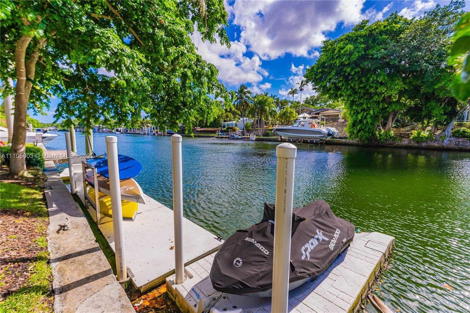 Small Image of 5724 RIVIERA DR, Coral Gables Number 34