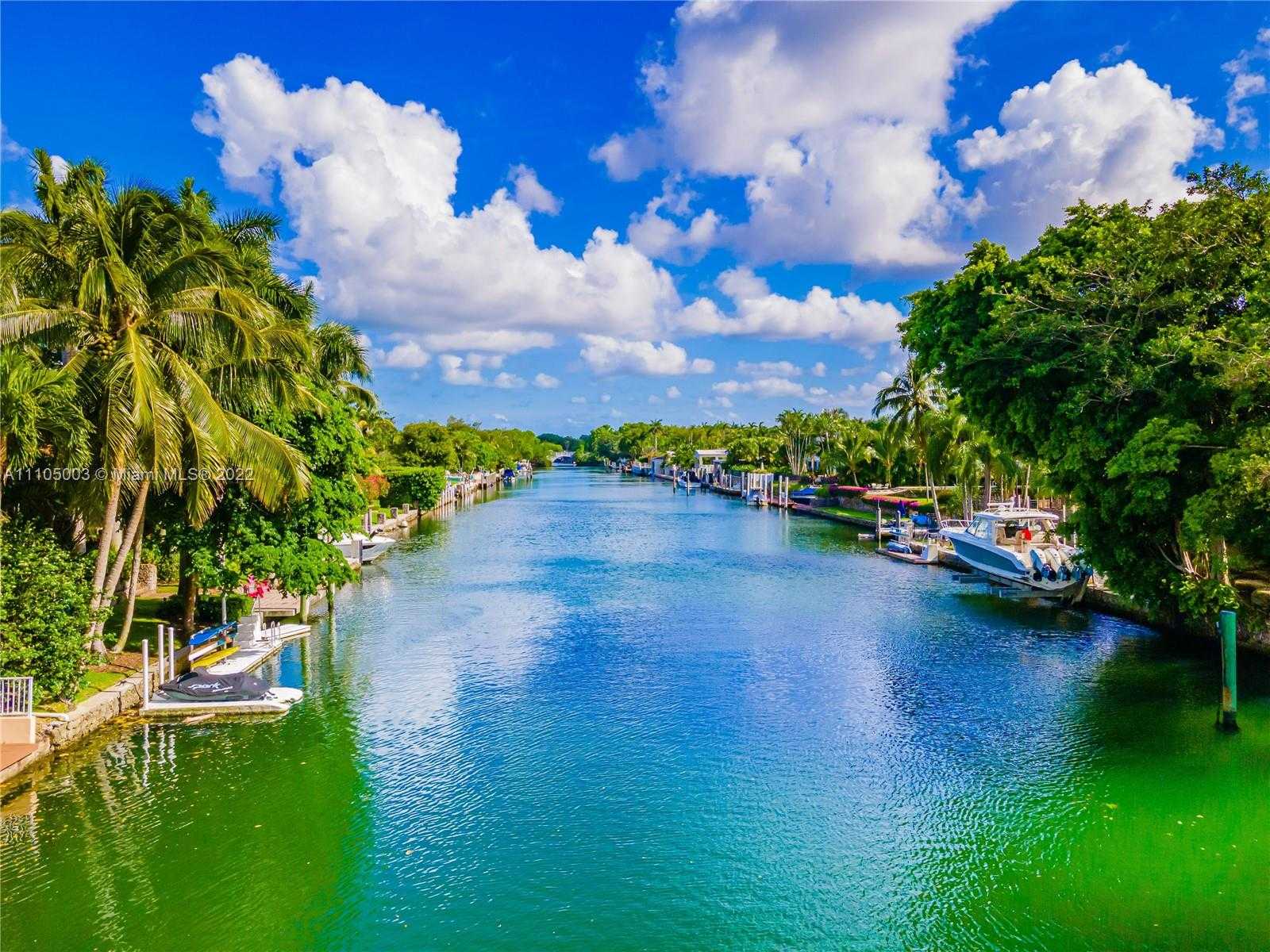Small Image of 5724 RIVIERA DR, Coral Gables Number 35