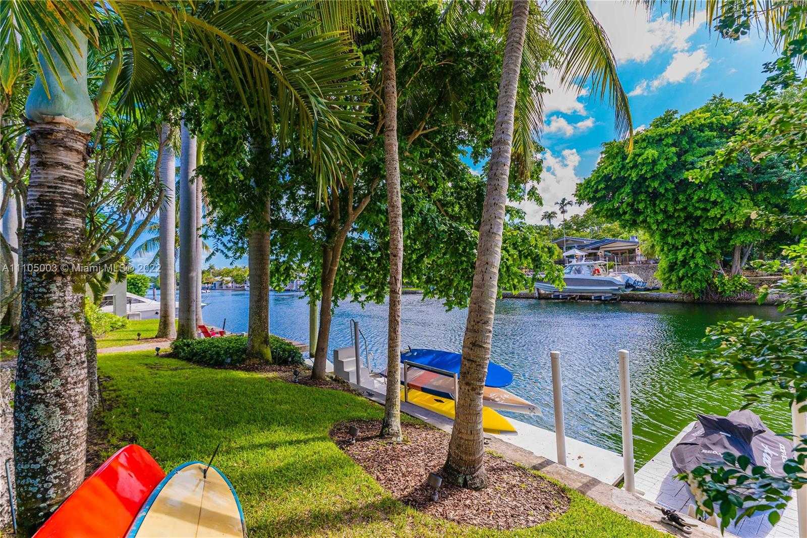 Small Image of 5724 RIVIERA DR, Coral Gables Number 36