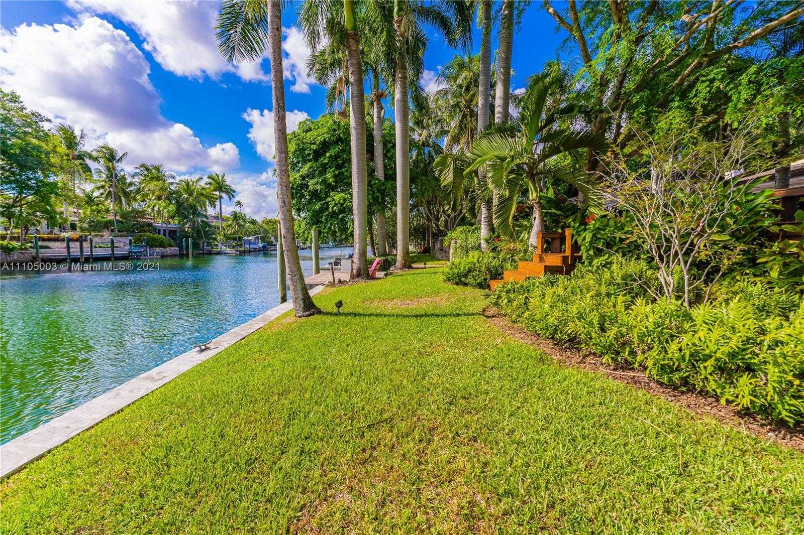 Small Image of 5724 RIVIERA DR, Coral Gables Number 37