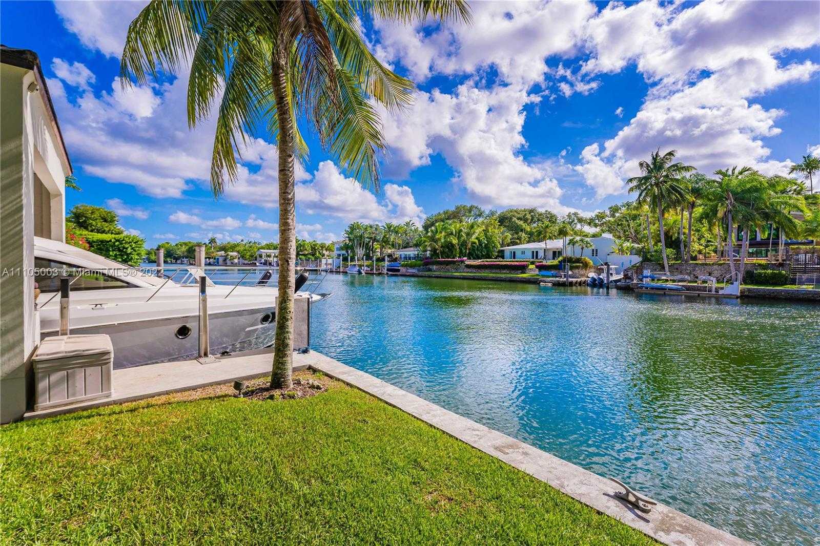 Small Image of 5724 RIVIERA DR, Coral Gables Number 38