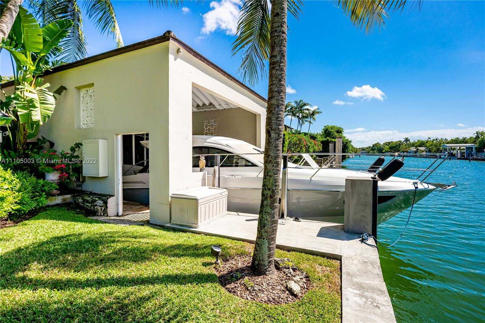 Small Image of 5724 RIVIERA DR, Coral Gables Number 40
