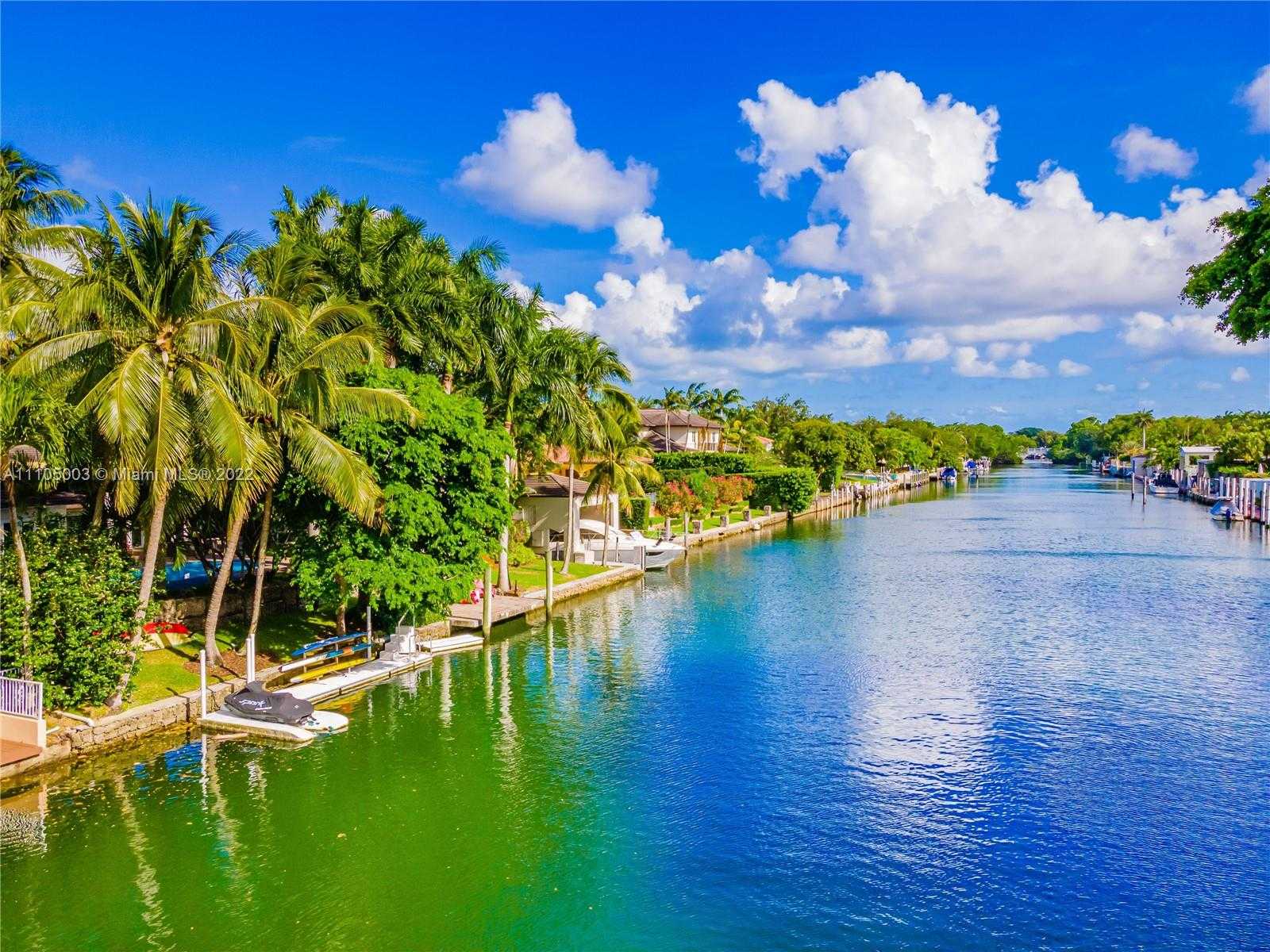 Small Image of 5724 RIVIERA DR, Coral Gables Number 41