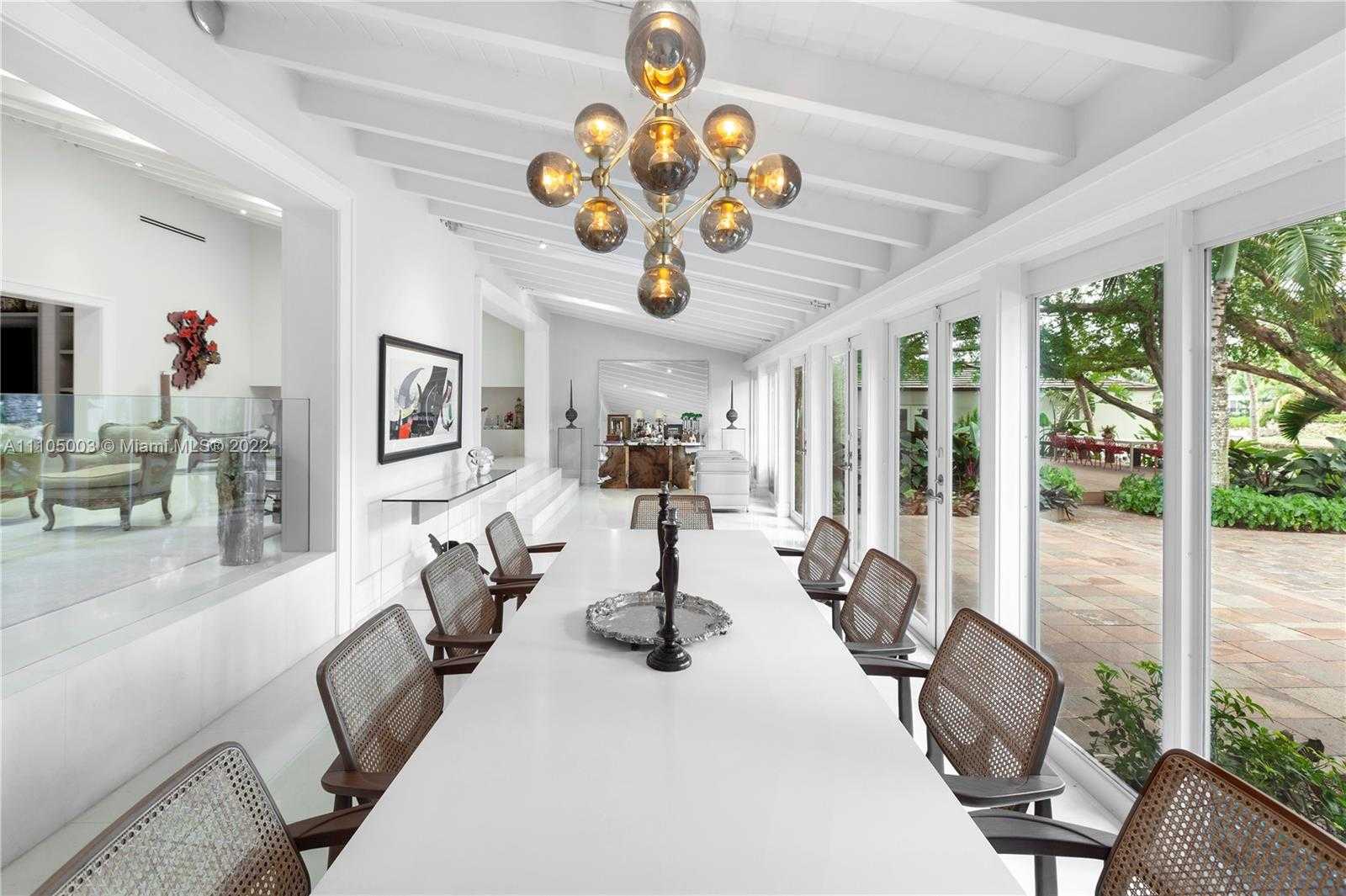 Small Image of 5724 RIVIERA DR, Coral Gables Number 9
