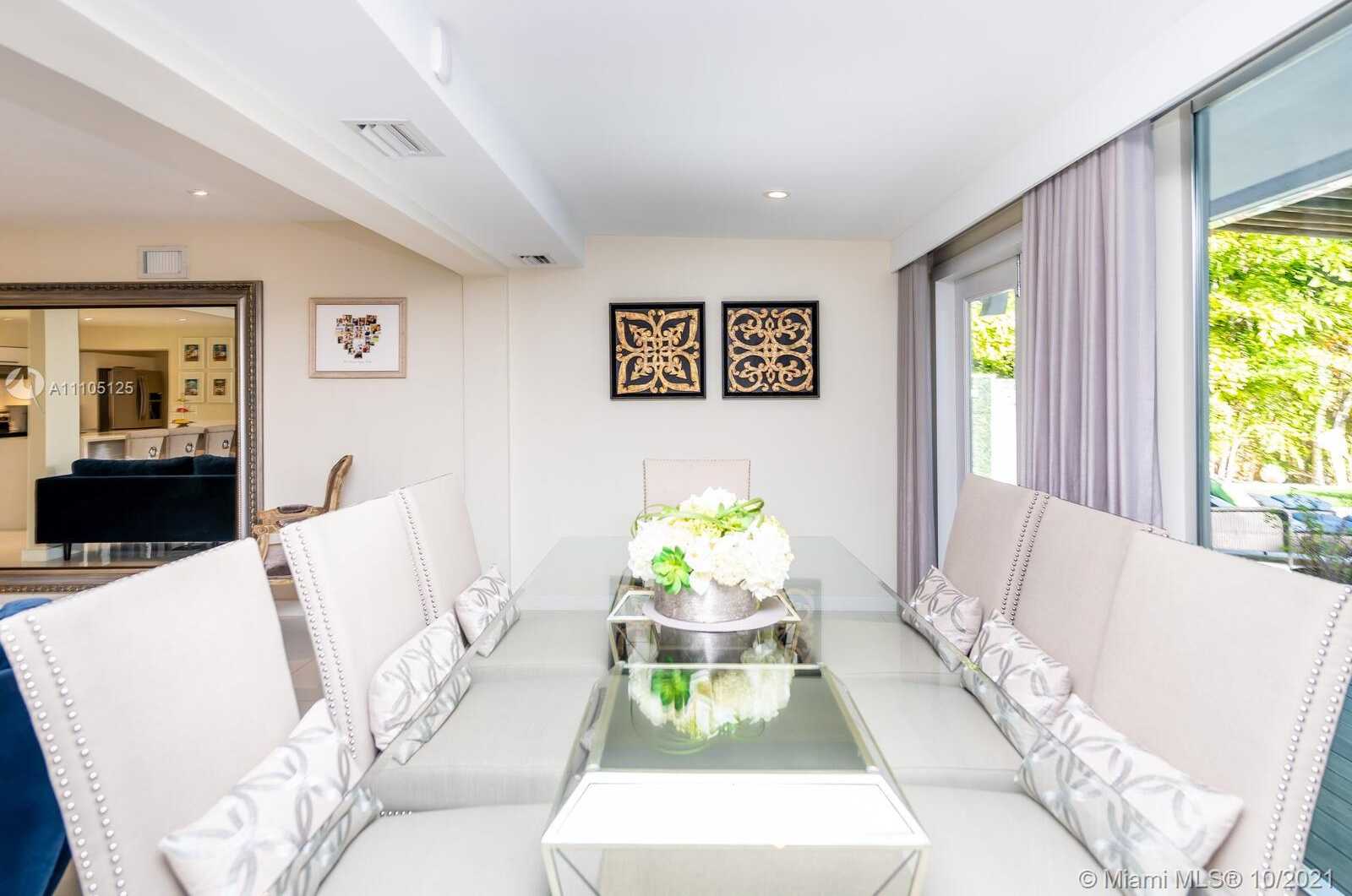 Small Image of 1850 ALAMANDA DR, North Miami Number 14