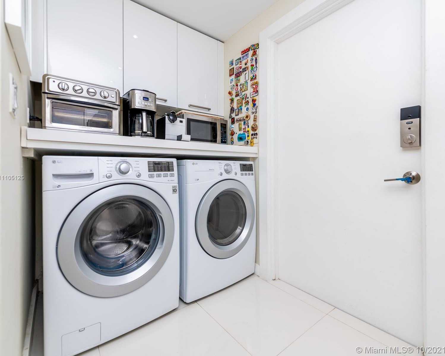 Small Image of 1850 ALAMANDA DR, North Miami Number 18