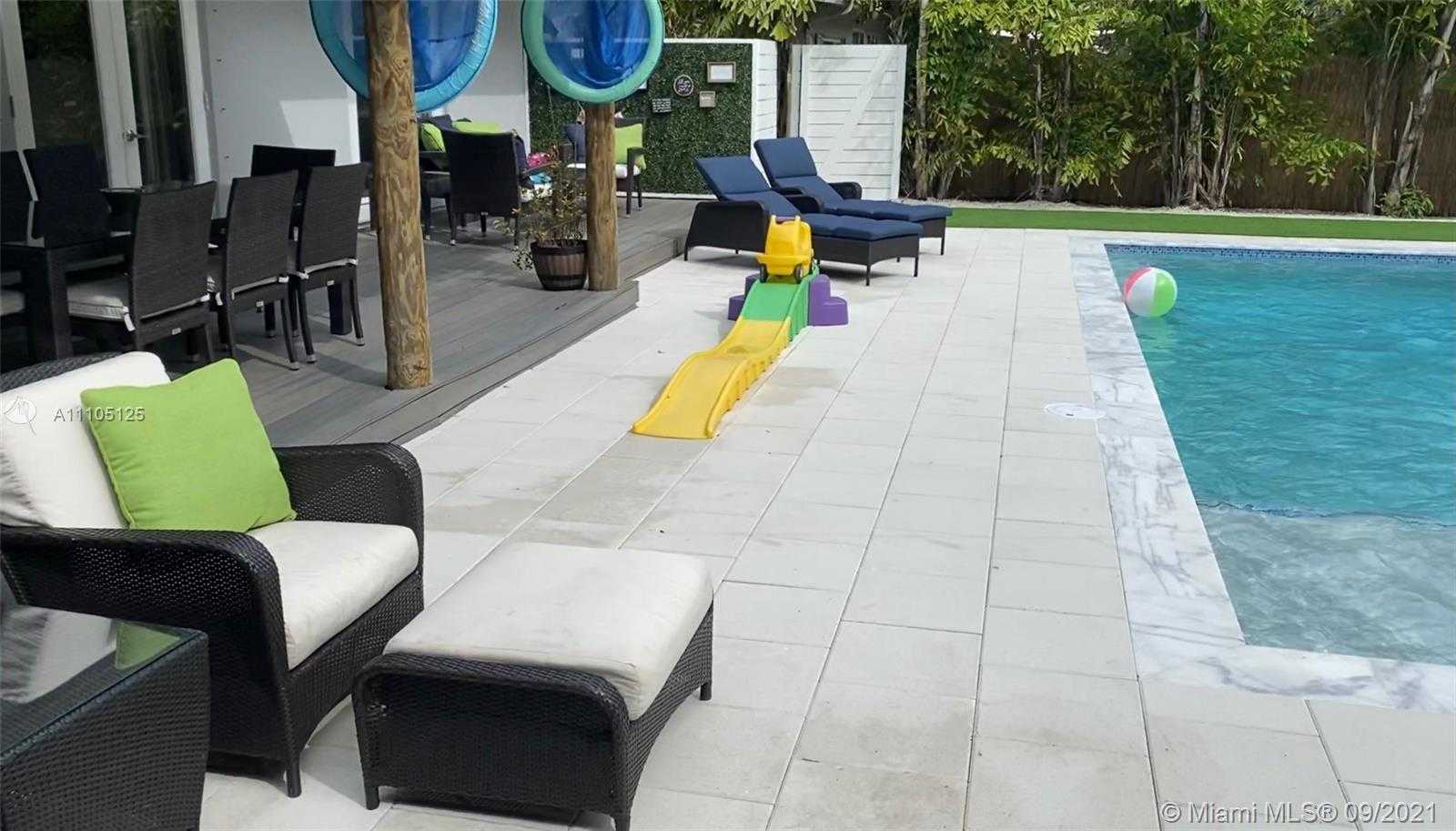 Small Image of 1850 ALAMANDA DR, North Miami Number 2