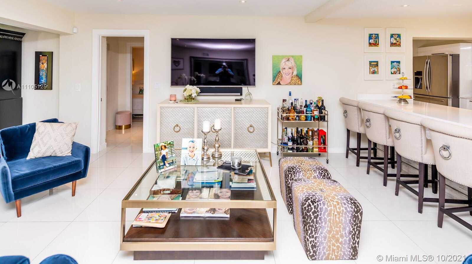 Small Image of 1850 ALAMANDA DR, North Miami Number 22