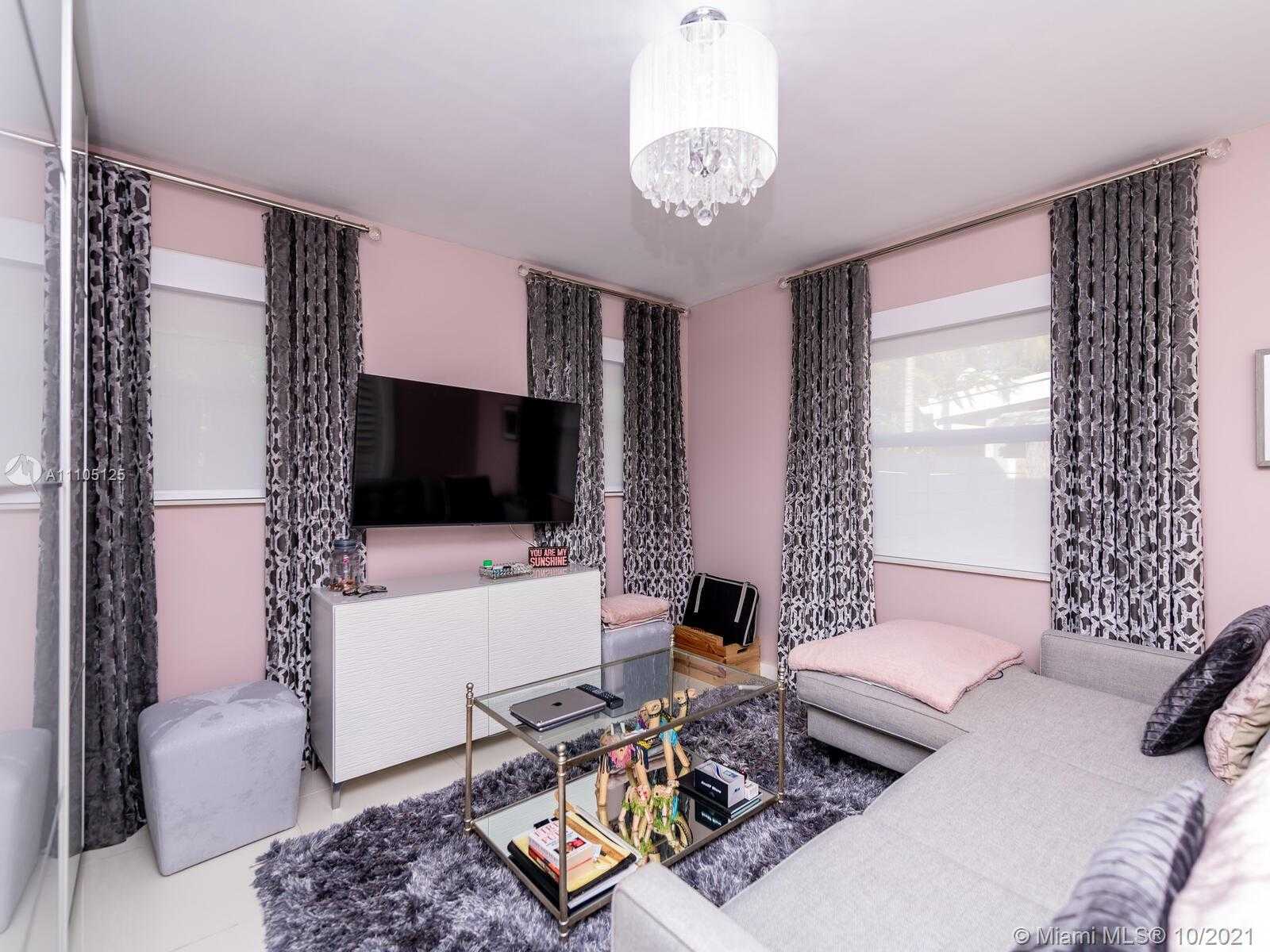 Small Image of 1850 ALAMANDA DR, North Miami Number 24