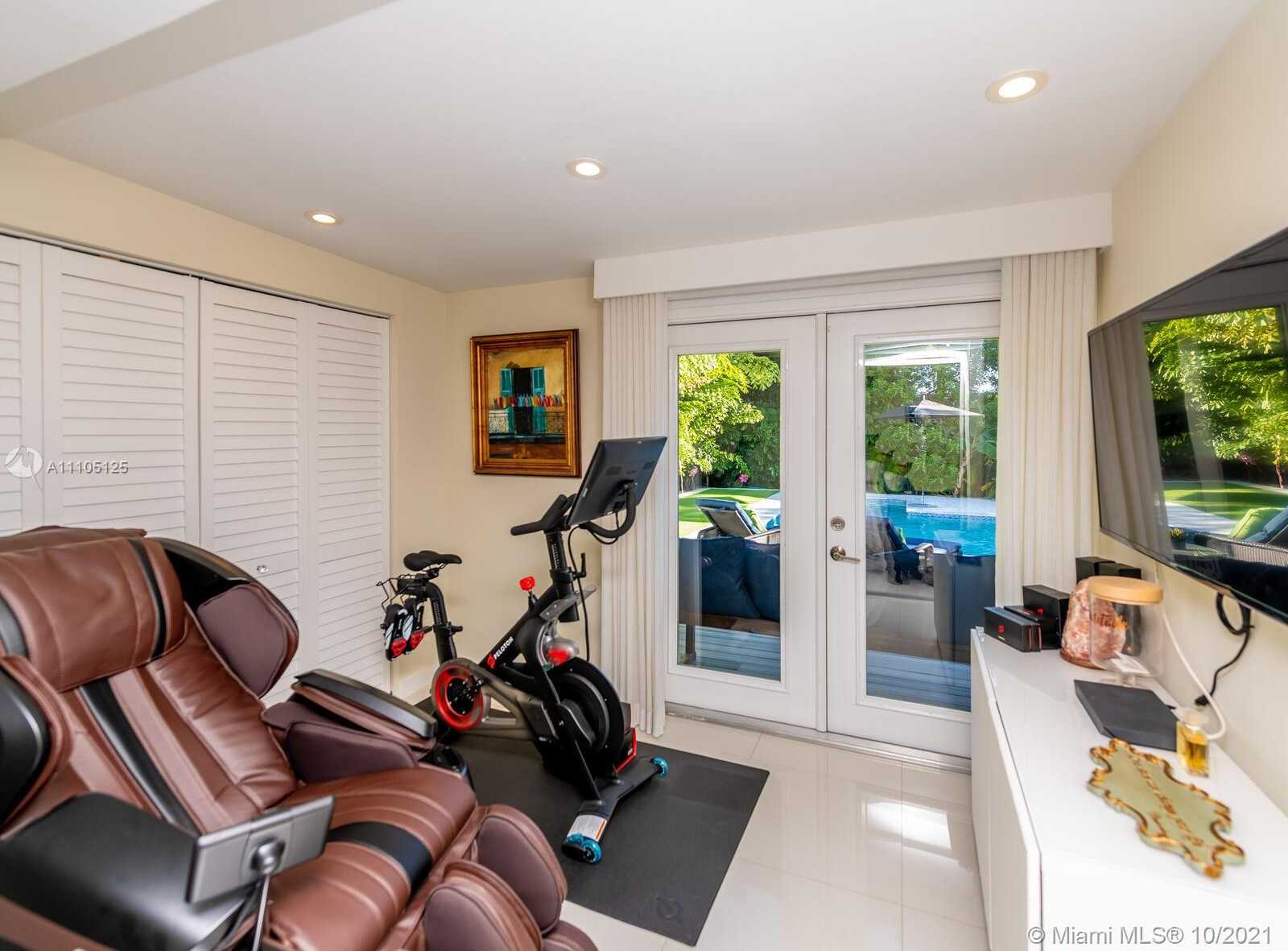 Small Image of 1850 ALAMANDA DR, North Miami Number 28