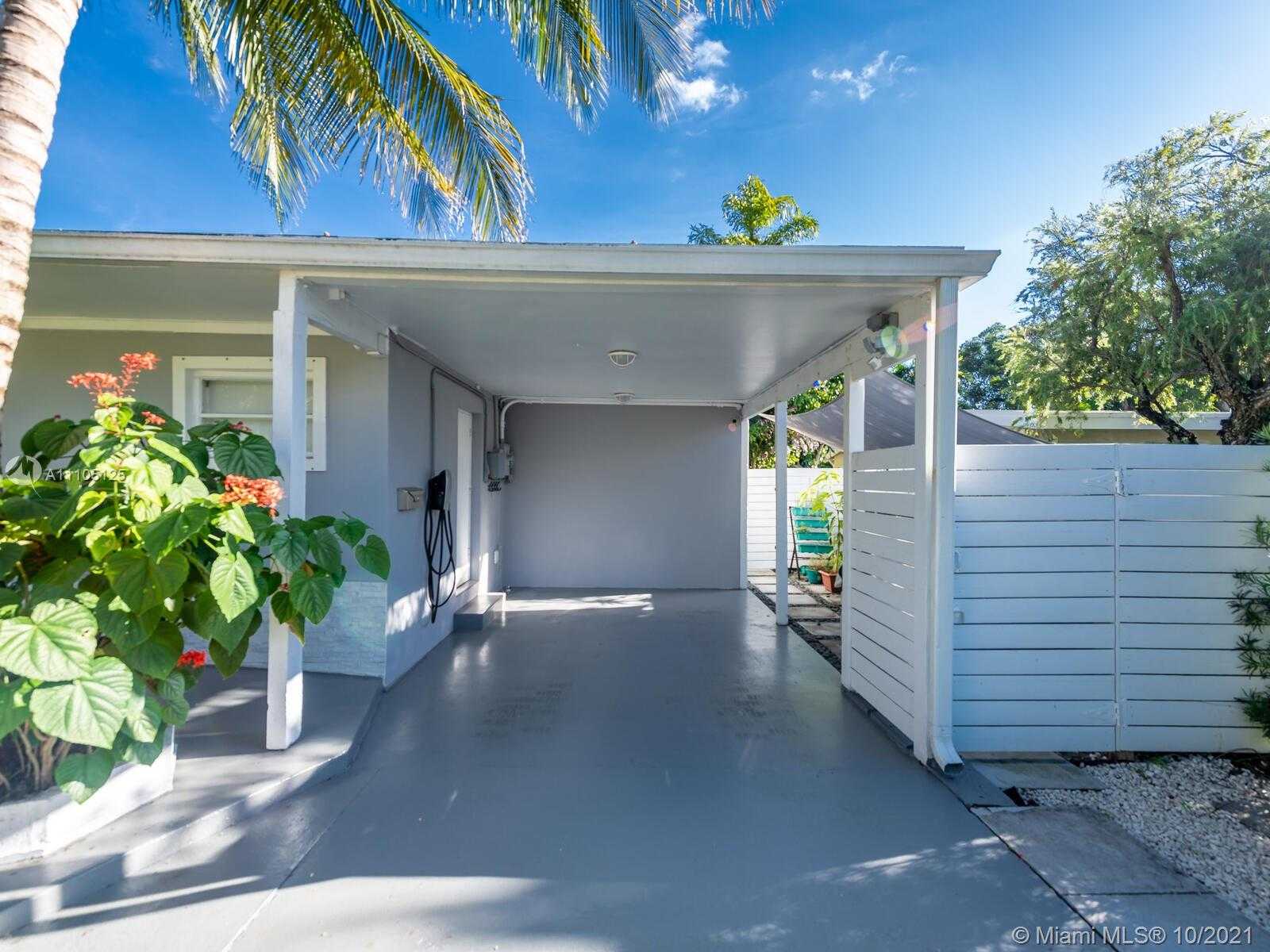 Small Image of 1850 ALAMANDA DR, North Miami Number 3