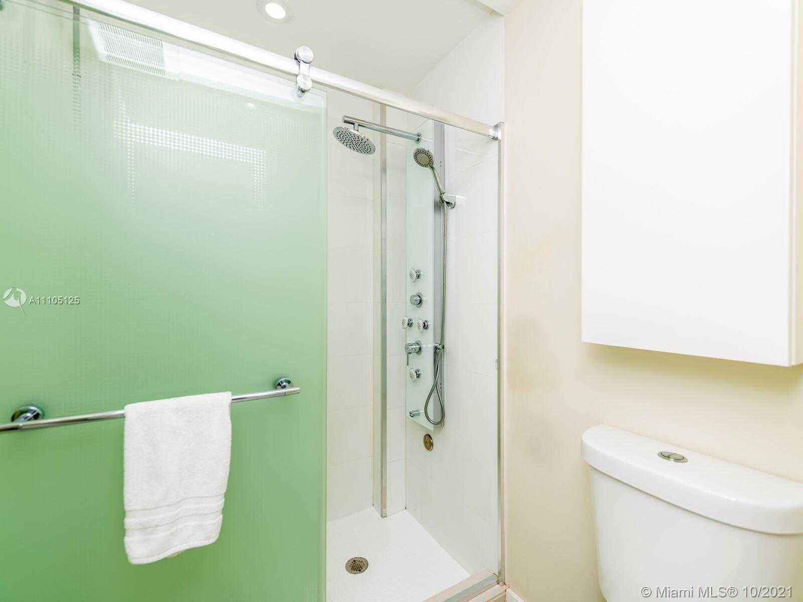 Small Image of 1850 ALAMANDA DR, North Miami Number 31