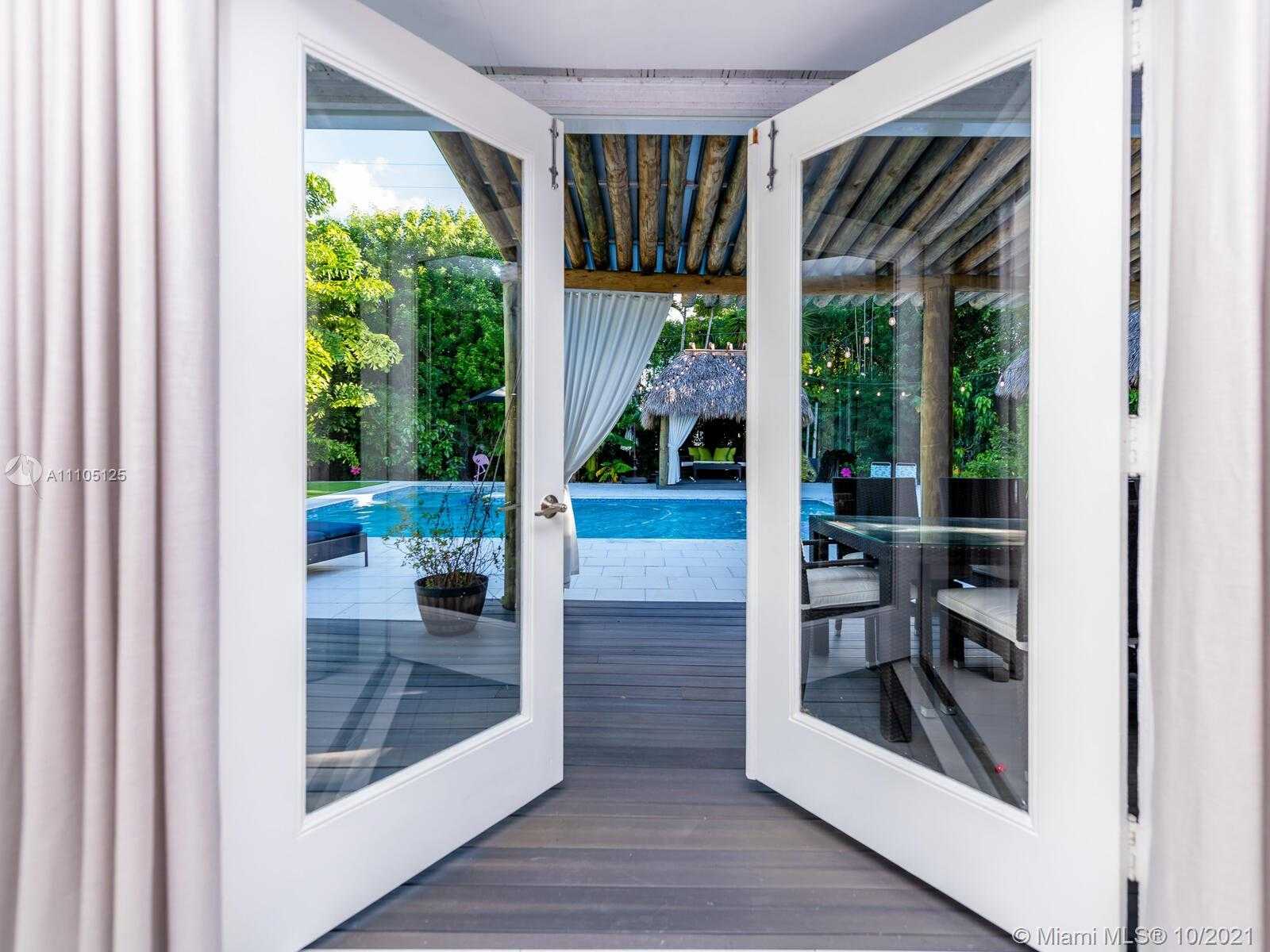 Small Image of 1850 ALAMANDA DR, North Miami Number 33