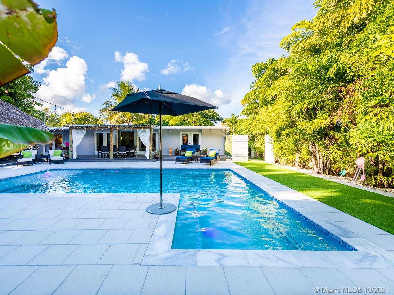Small Image of 1850 ALAMANDA DR, North Miami Number 35