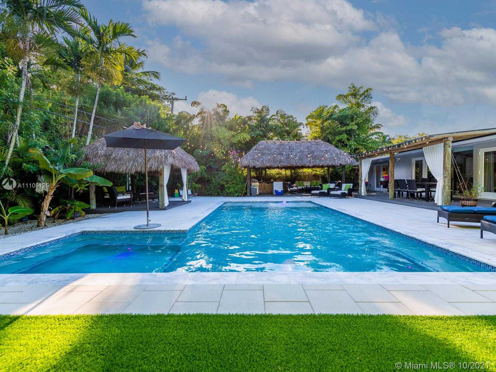 Small Image of 1850 ALAMANDA DR, North Miami Number 38