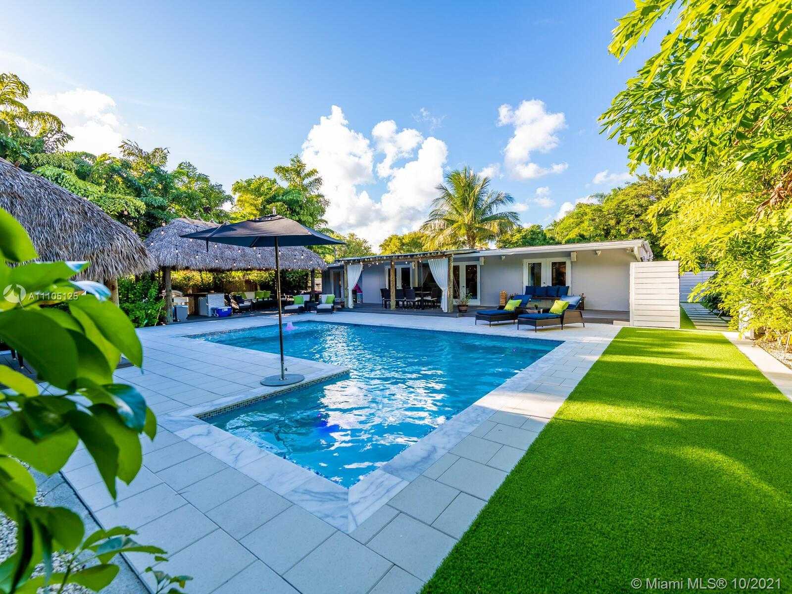 Small Image of 1850 ALAMANDA DR, North Miami Number 39