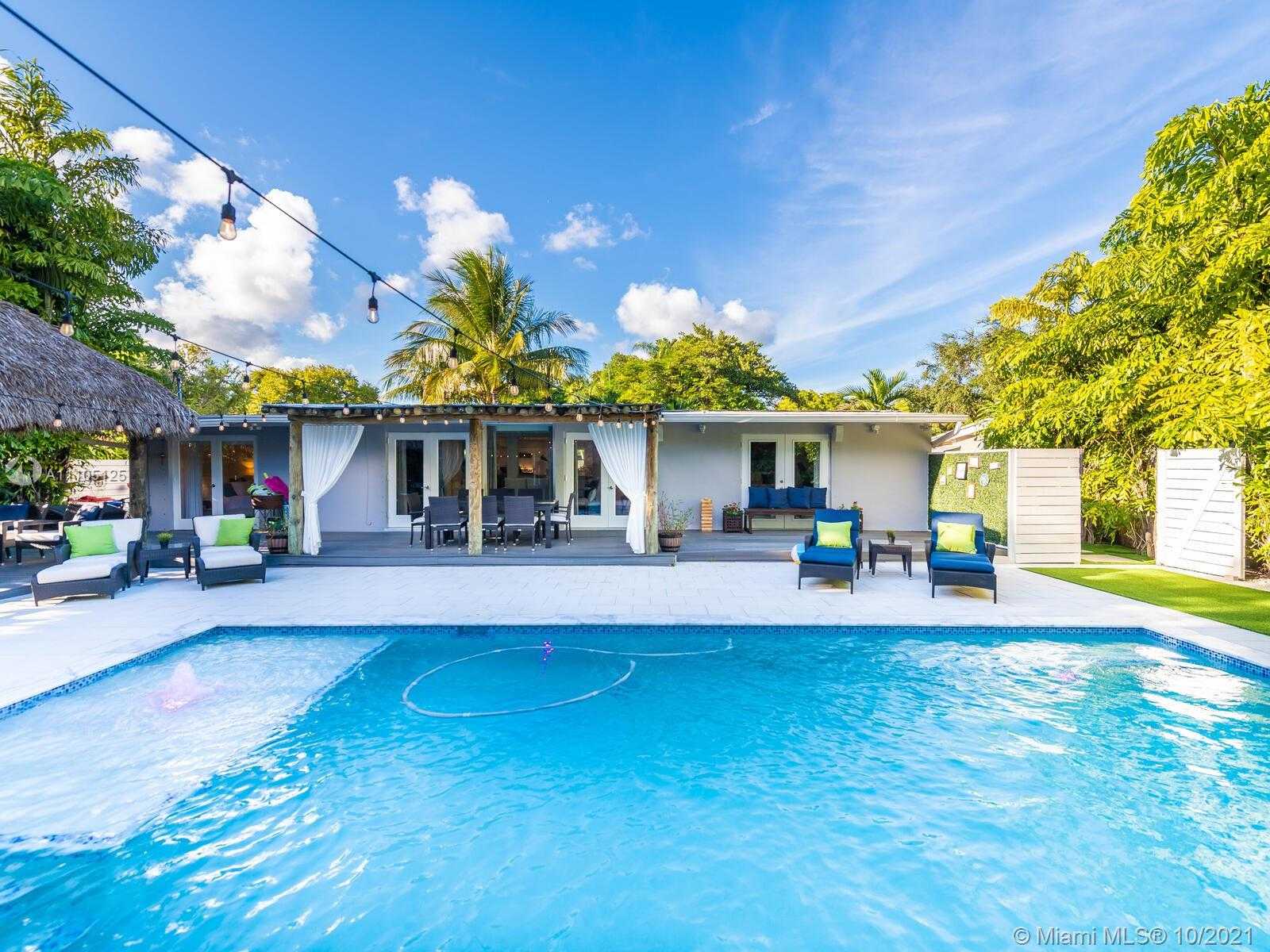 Small Image of 1850 ALAMANDA DR, North Miami Number 40