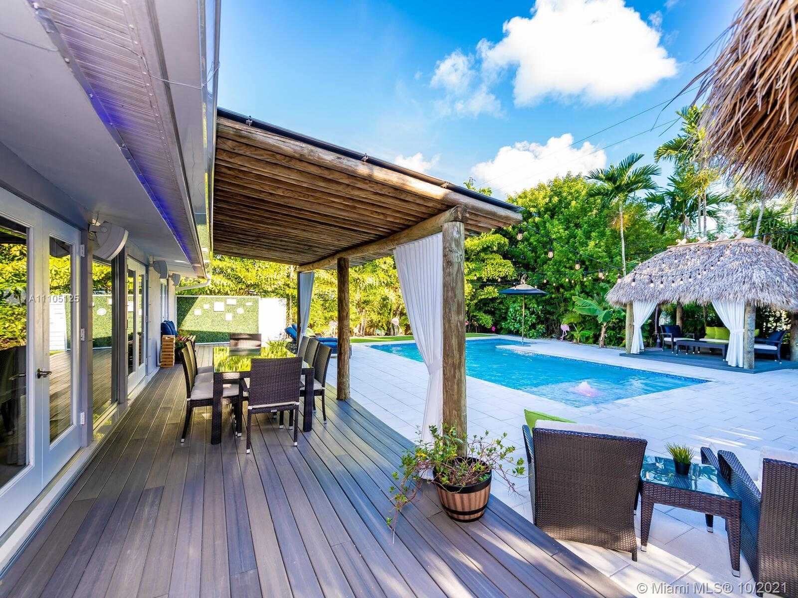 Small Image of 1850 ALAMANDA DR, North Miami Number 41