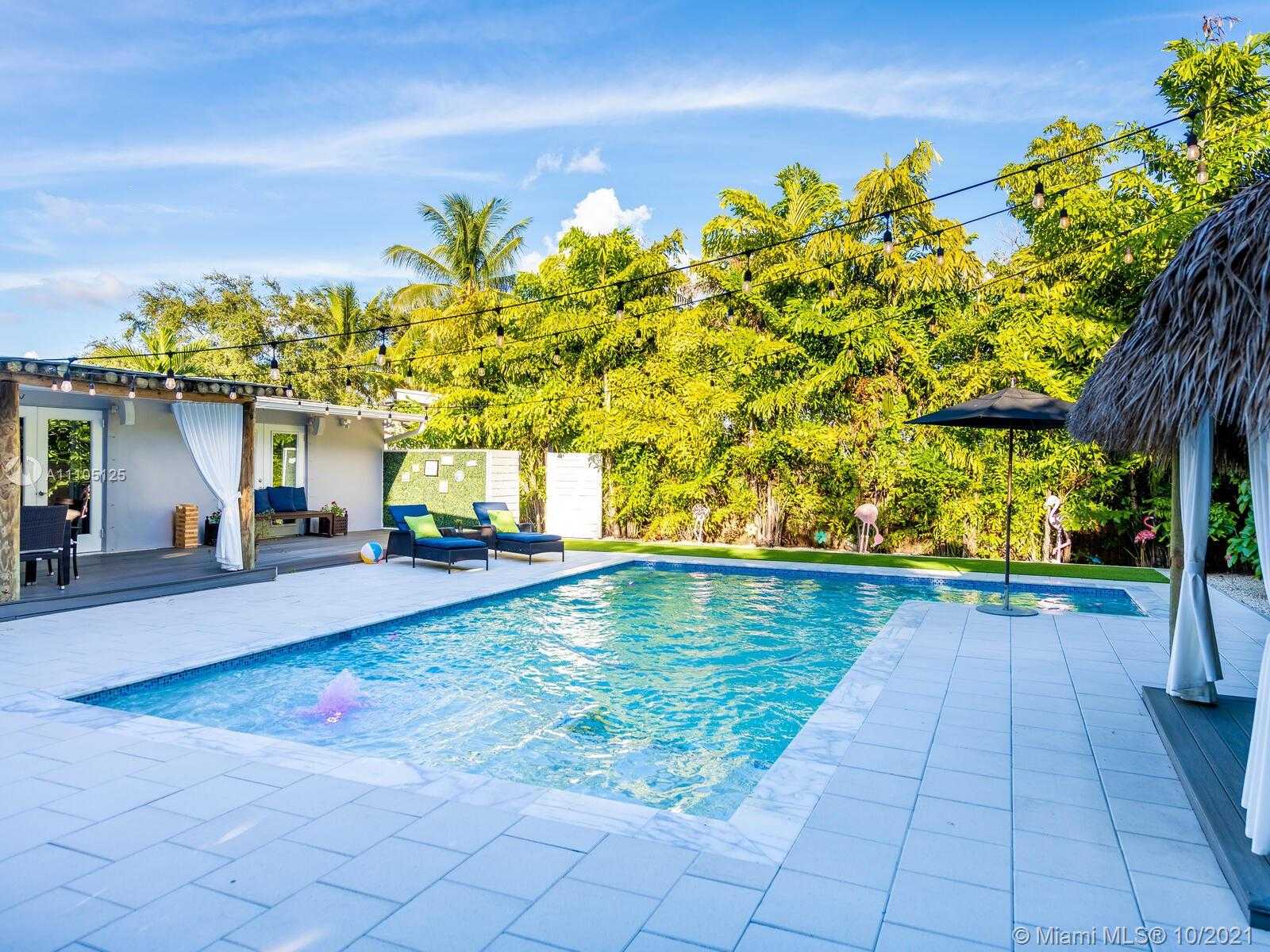 Small Image of 1850 ALAMANDA DR, North Miami Number 44