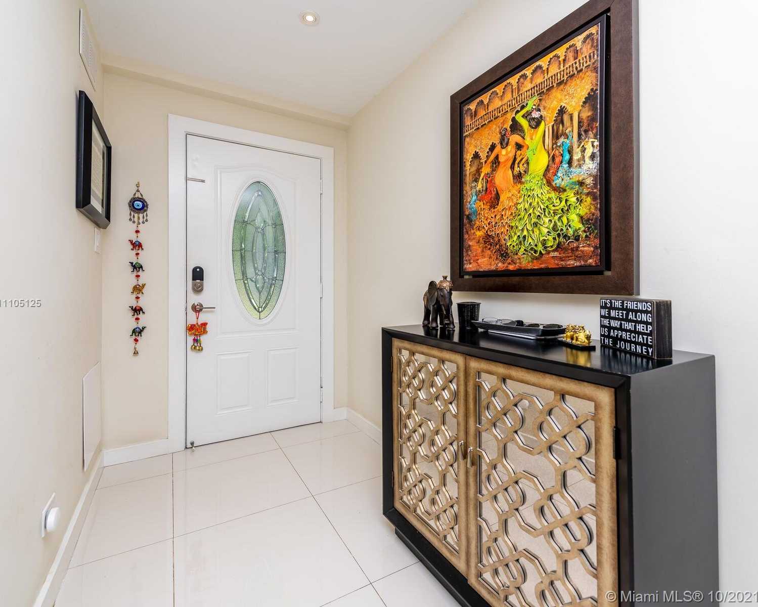 Small Image of 1850 ALAMANDA DR, North Miami Number 6