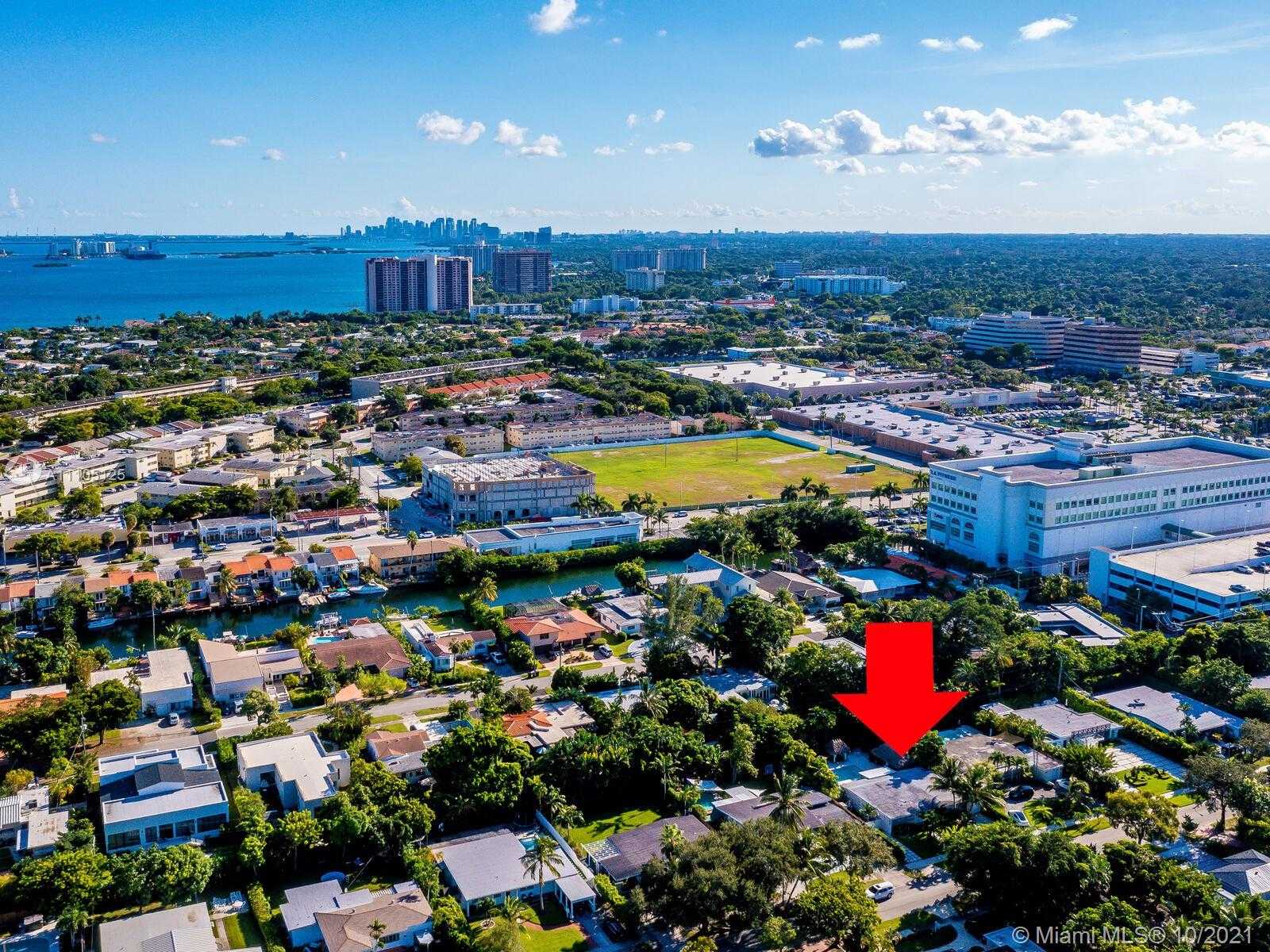 Small Image of 1850 ALAMANDA DR, North Miami Number 60