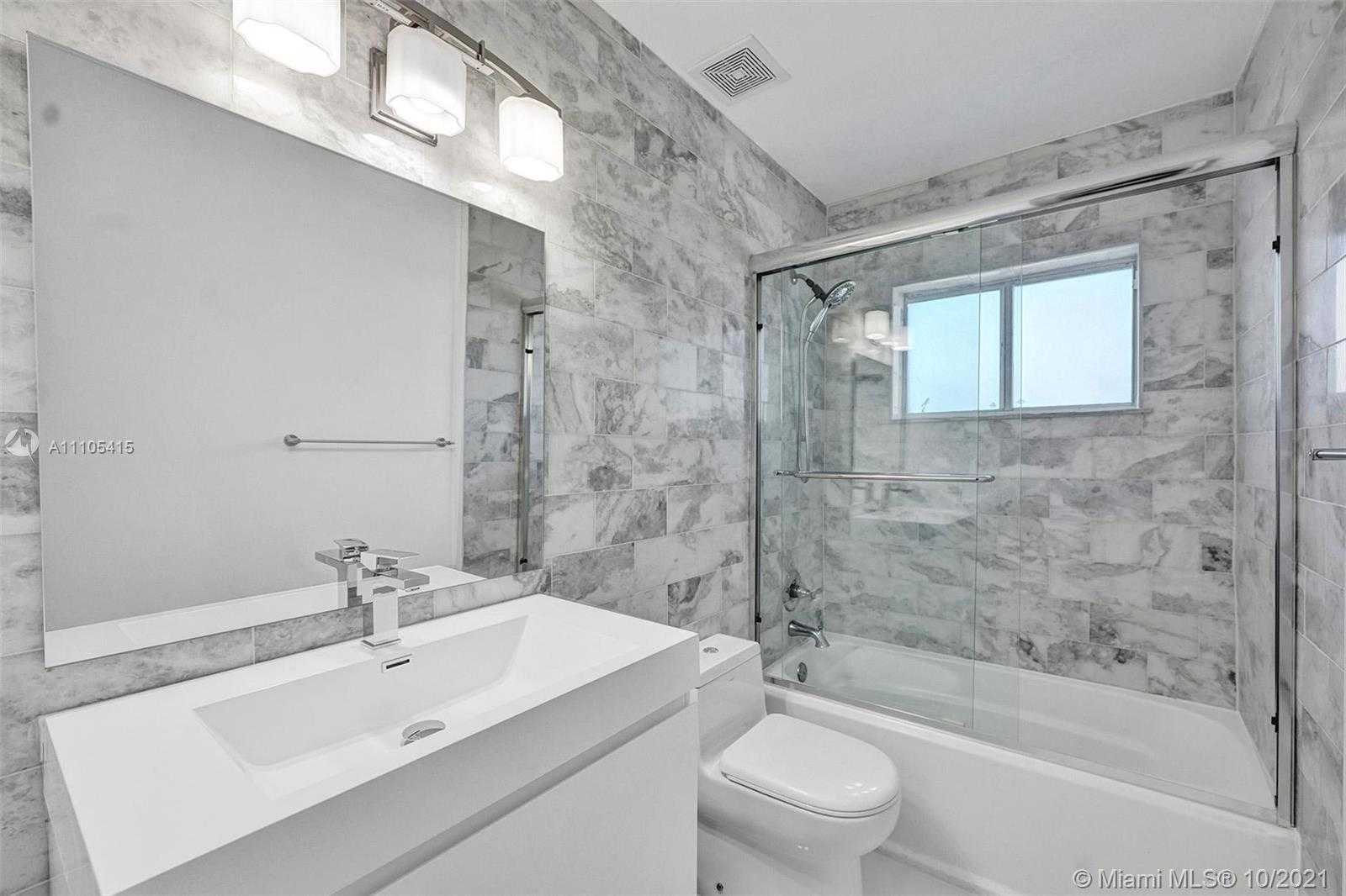 Small Image of 2140 ALAMANDA DR, North Miami Number 11
