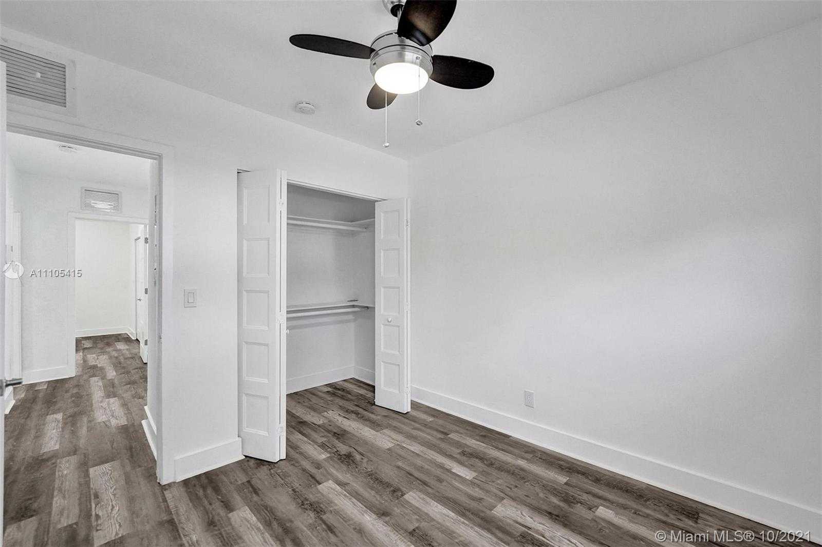 Small Image of 2140 ALAMANDA DR, North Miami Number 12