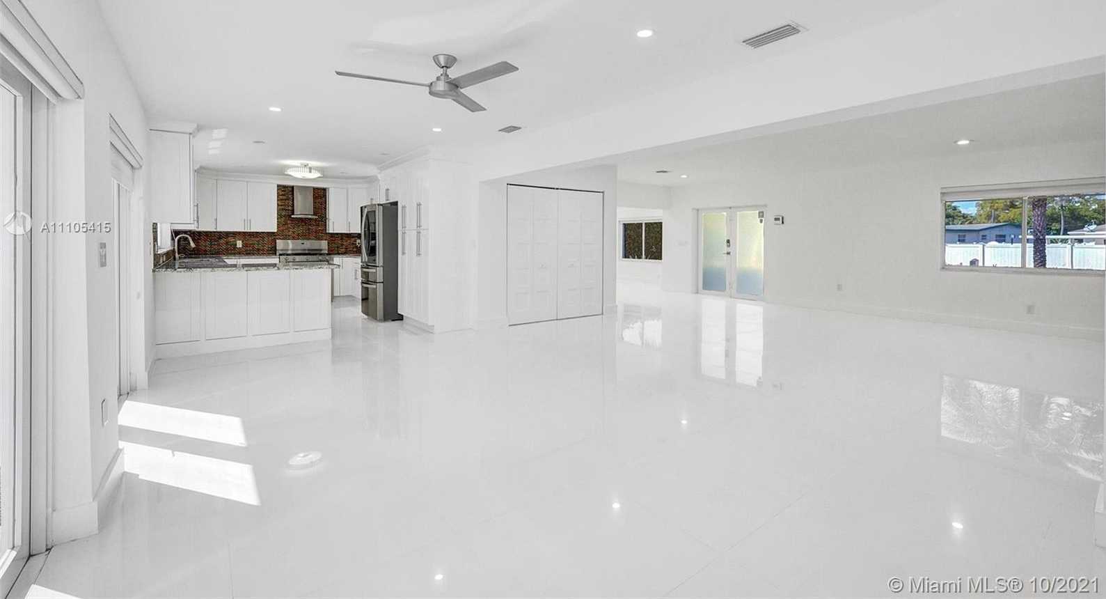 Small Image of 2140 ALAMANDA DR, North Miami Number 18