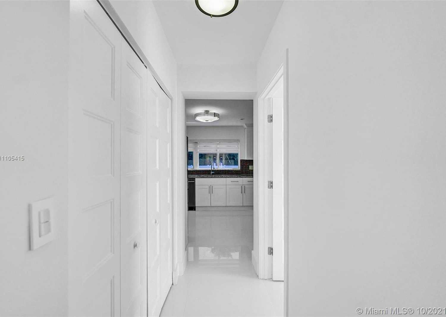 Small Image of 2140 ALAMANDA DR, North Miami Number 22