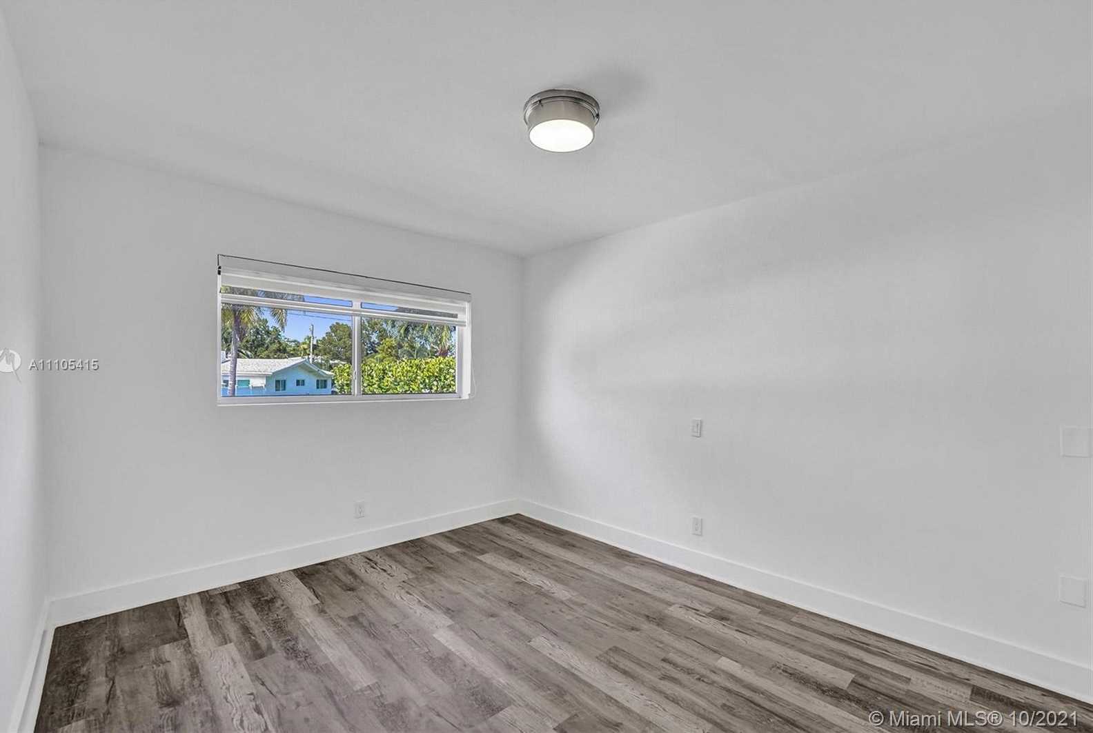 Small Image of 2140 ALAMANDA DR, North Miami Number 23