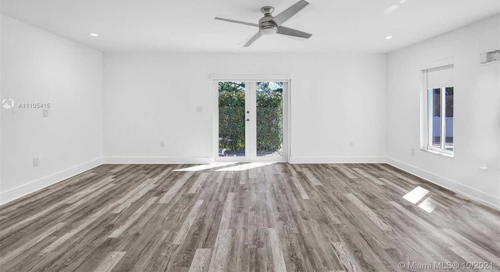 Small Image of 2140 ALAMANDA DR, North Miami Number 27