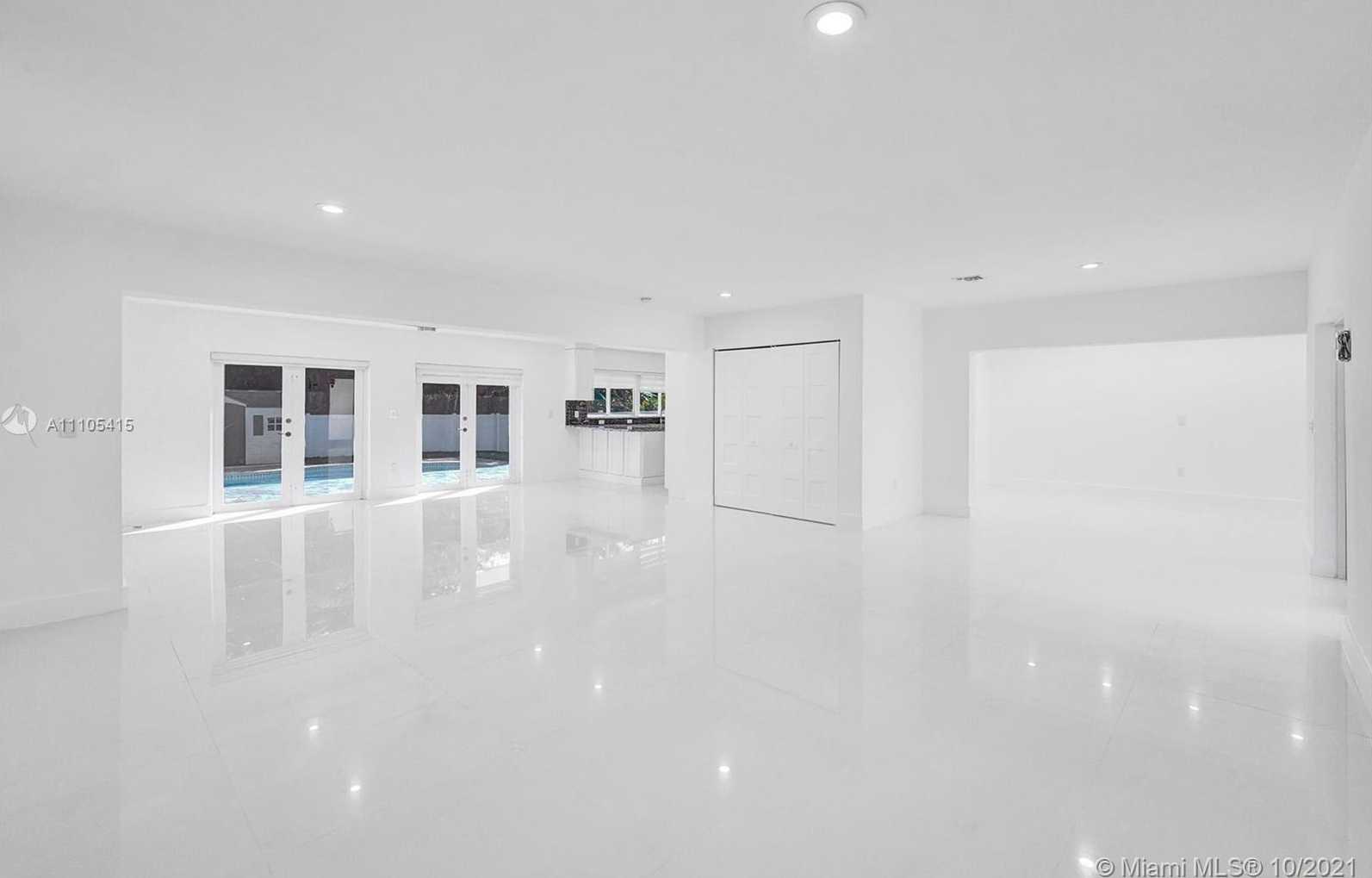 Small Image of 2140 ALAMANDA DR, North Miami Number 36