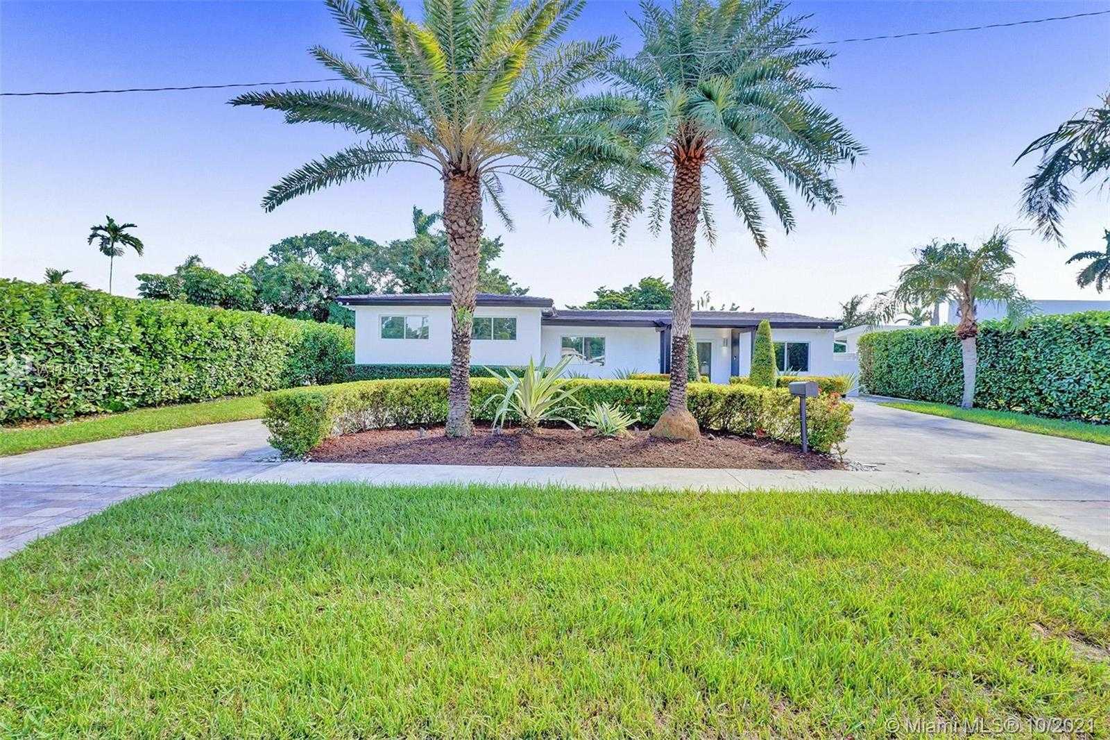 Small Image of 2140 ALAMANDA DR, North Miami Number 4