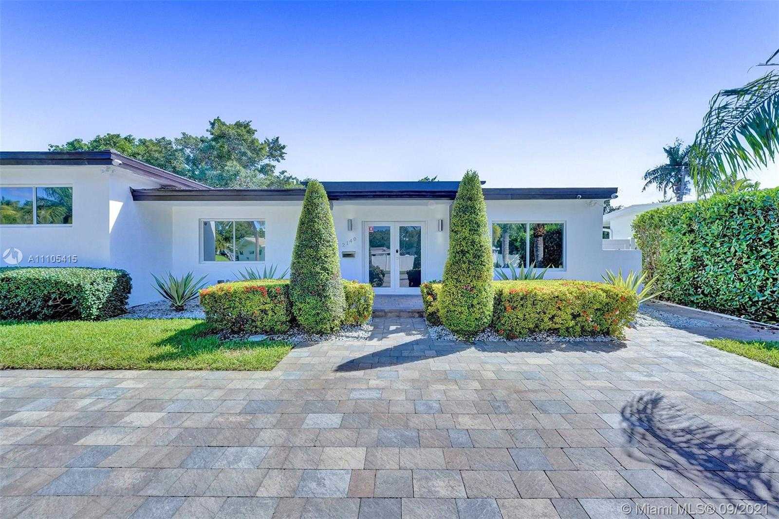 Small Image of 2140 ALAMANDA DR, North Miami Number 46