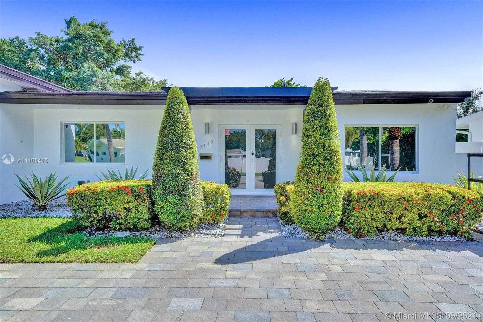 Small Image of 2140 ALAMANDA DR, North Miami Number 49