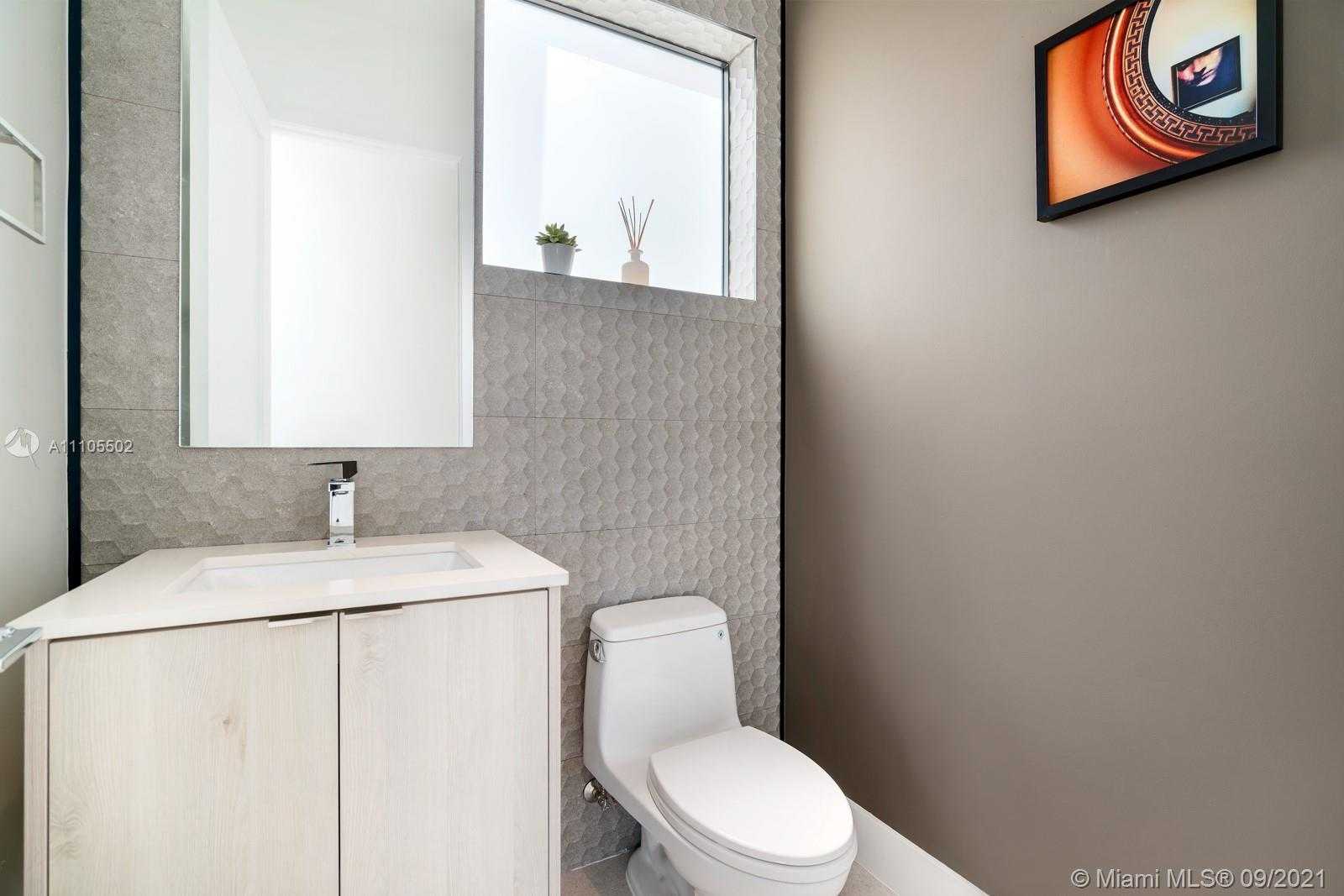Small Image of 2817 NORTH EAST 35TH ST, Fort Lauderdale Number 32